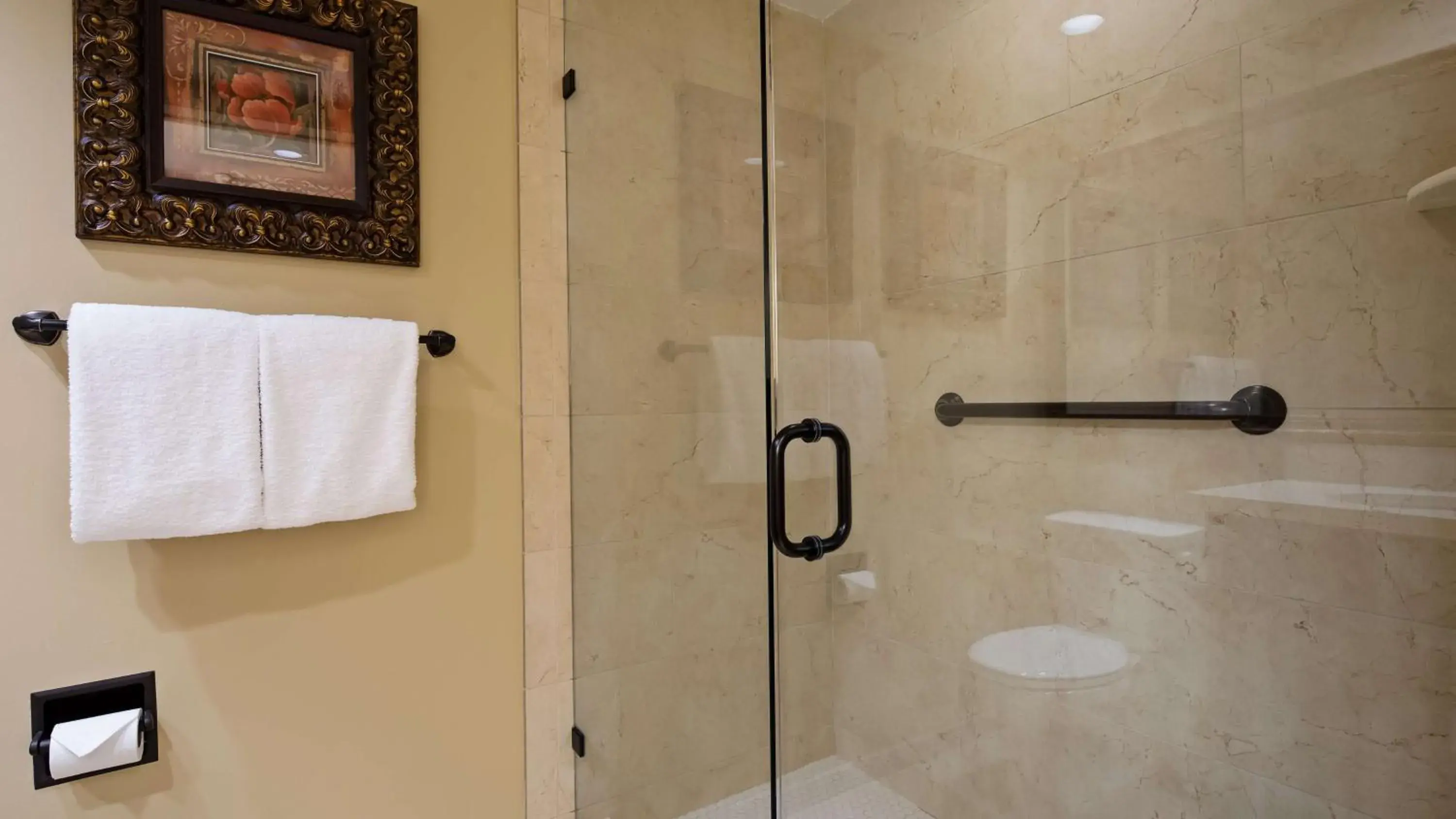 King Room - Non-Smoking in Victorian Inn King Room - Non-Smoking in Victorian Inn