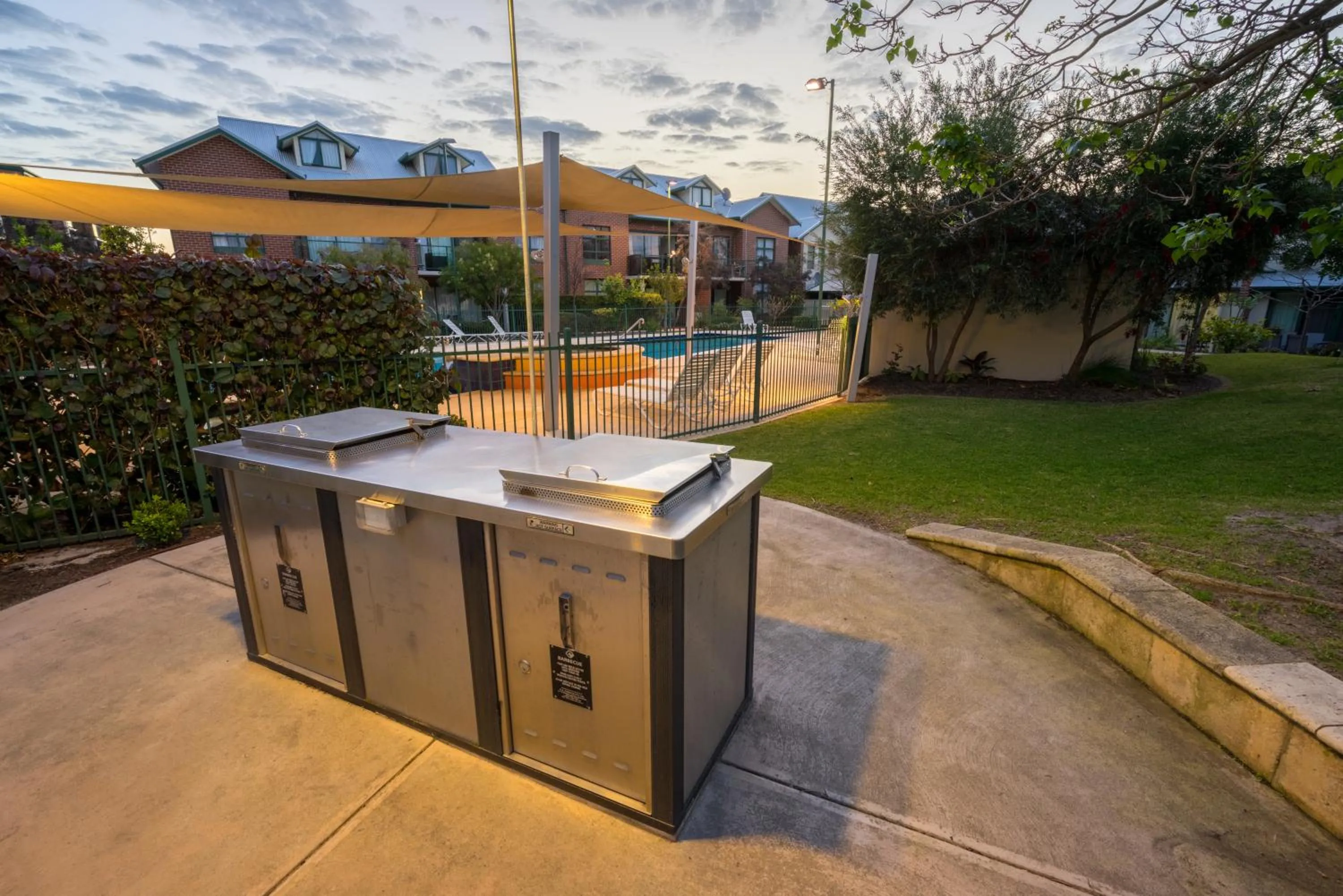 BBQ facilities in Perth Ascot Central Apartment Hotel Official