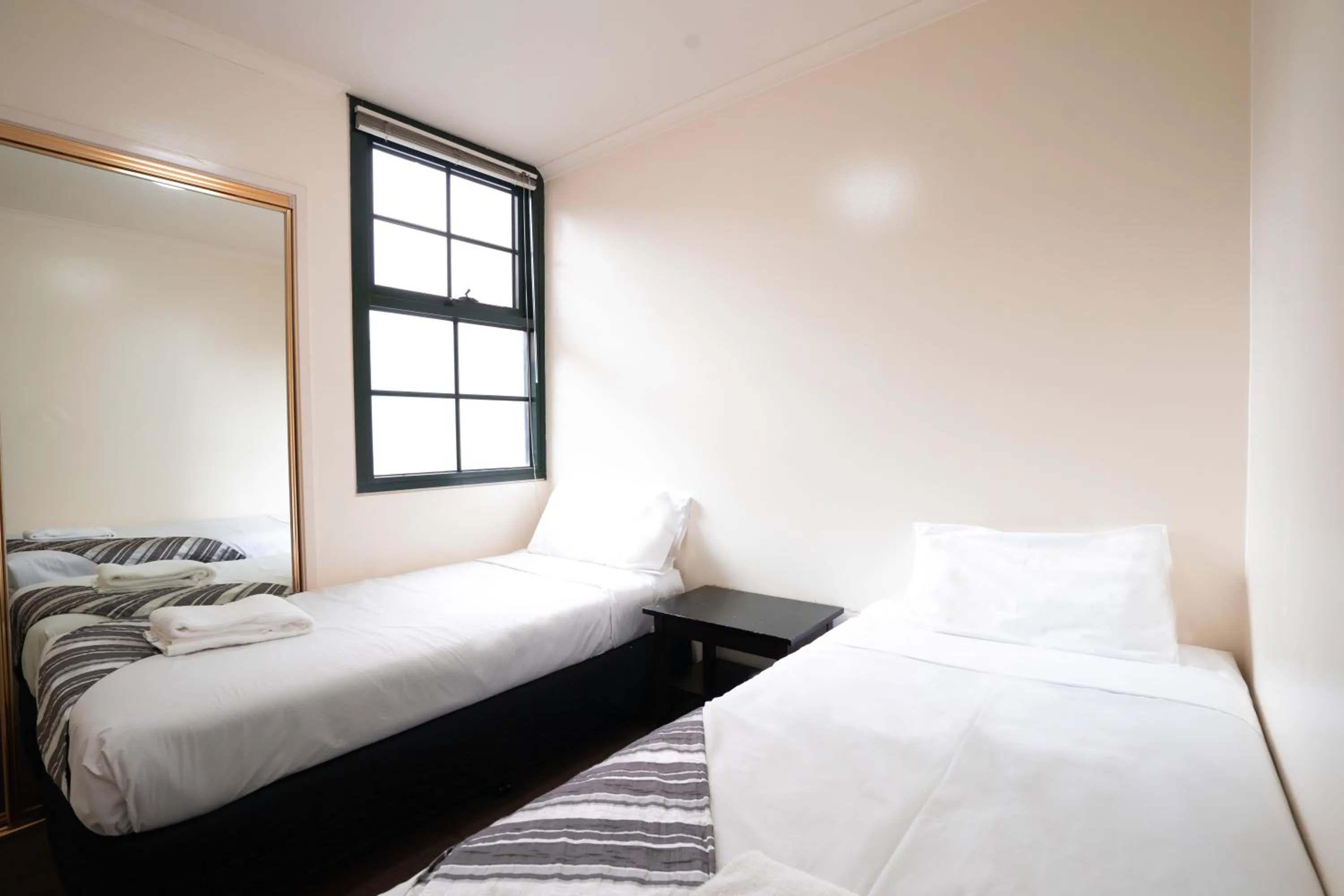 Bed in HarbourView Apartment Hotel (now Arrow on Spencer)