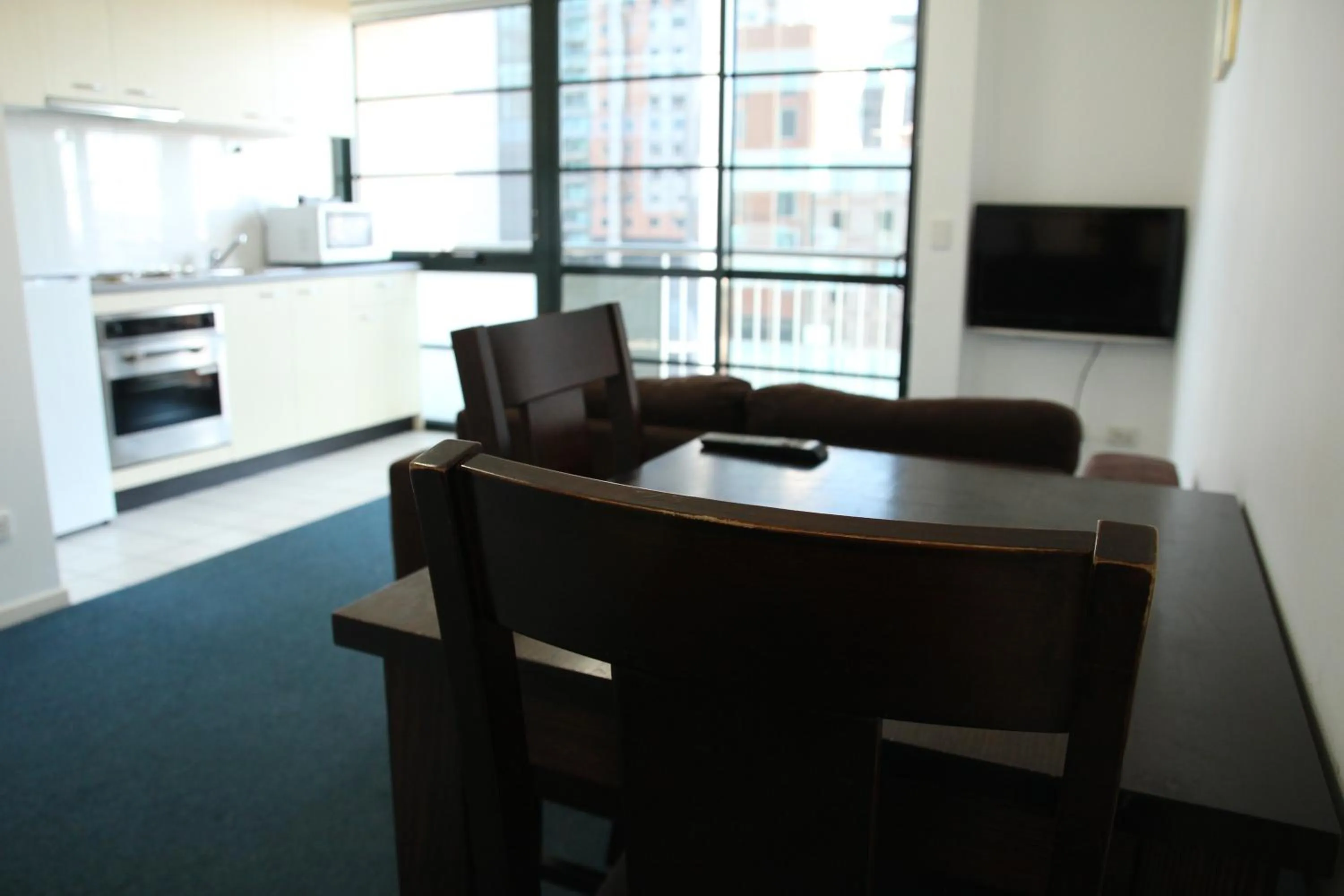 Dining area in HarbourView Apartment Hotel (now Arrow on Spencer)