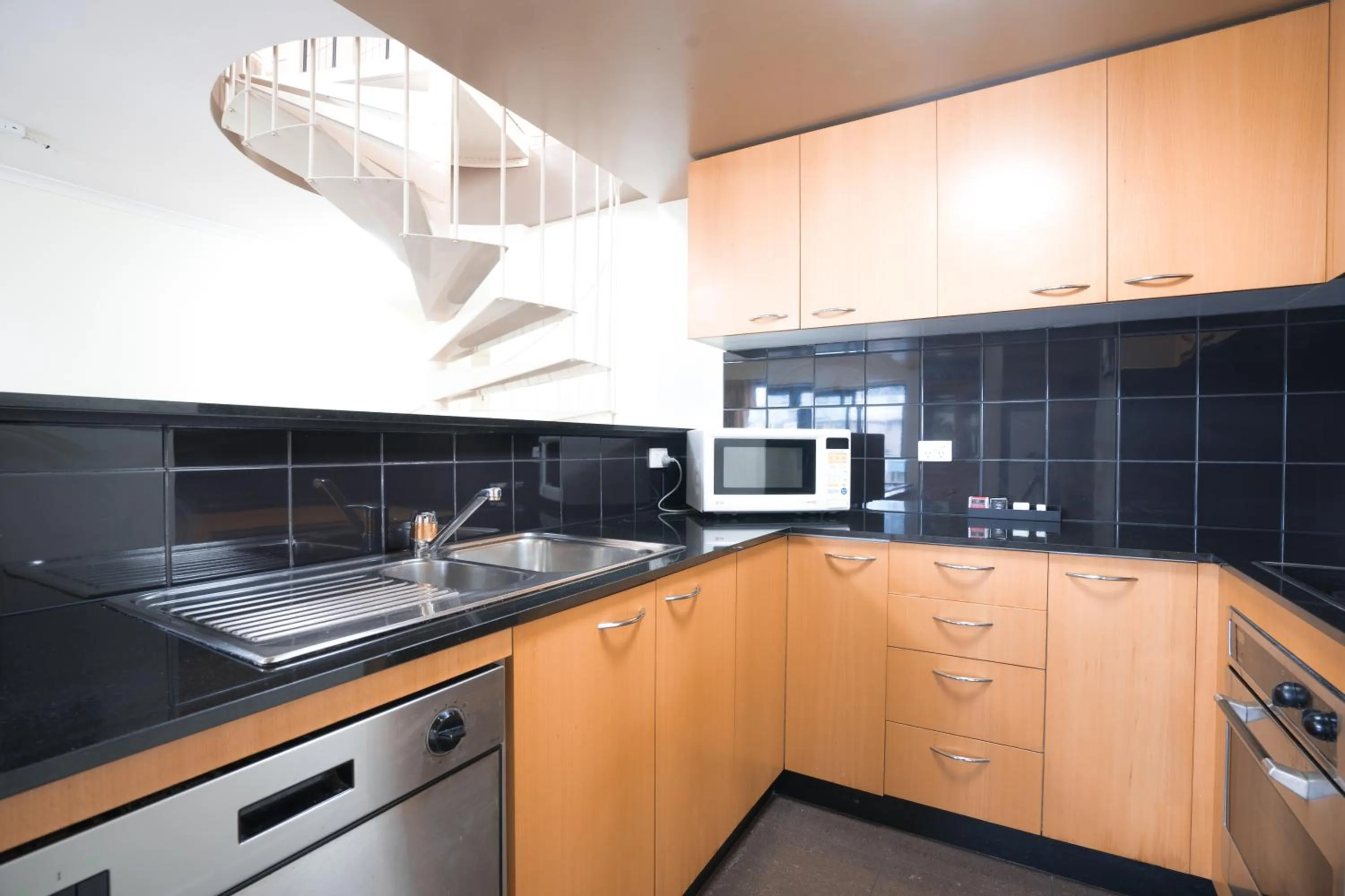 HarbourView Apartment Hotel (now Arrow on Spencer)