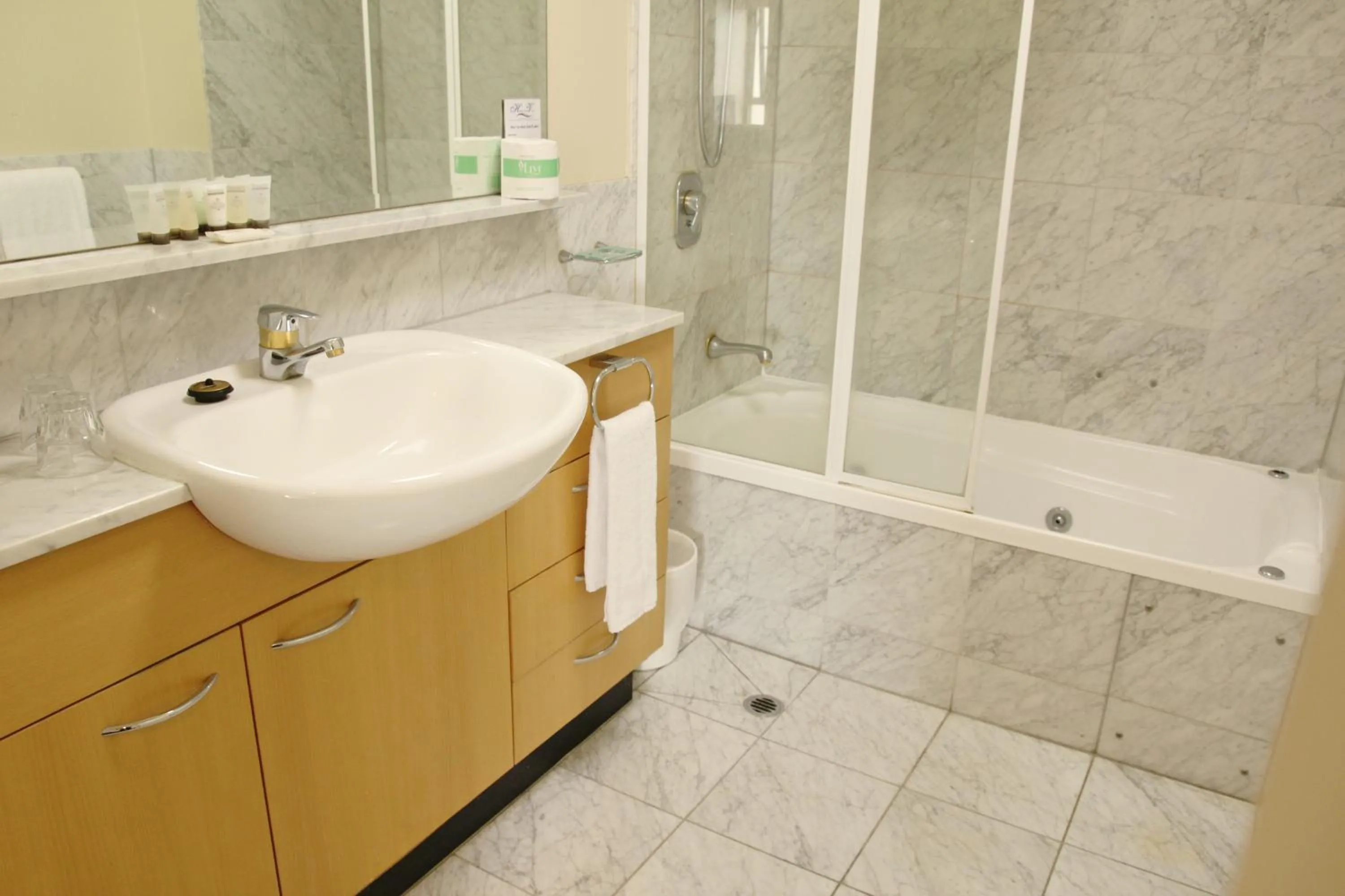 Bathroom in HarbourView Apartment Hotel (now Arrow on Spencer)