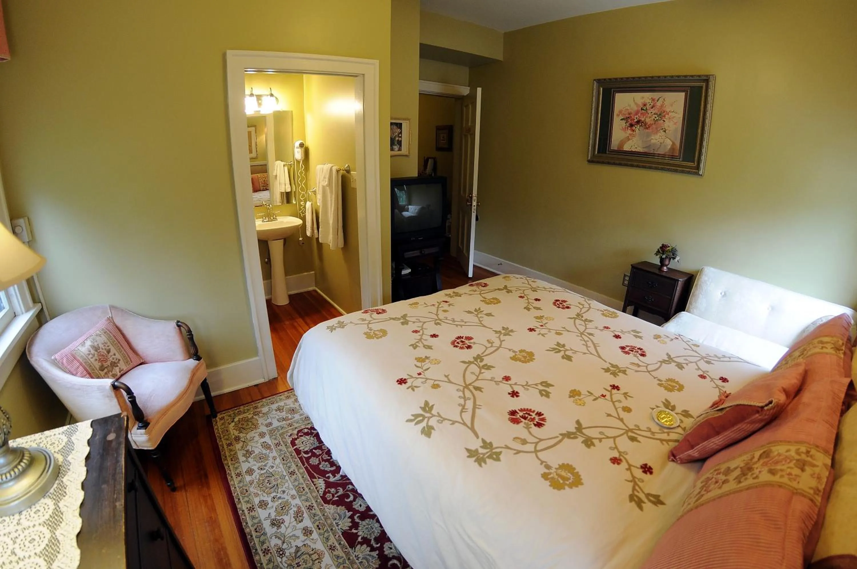 Bed in The Oliver Inn