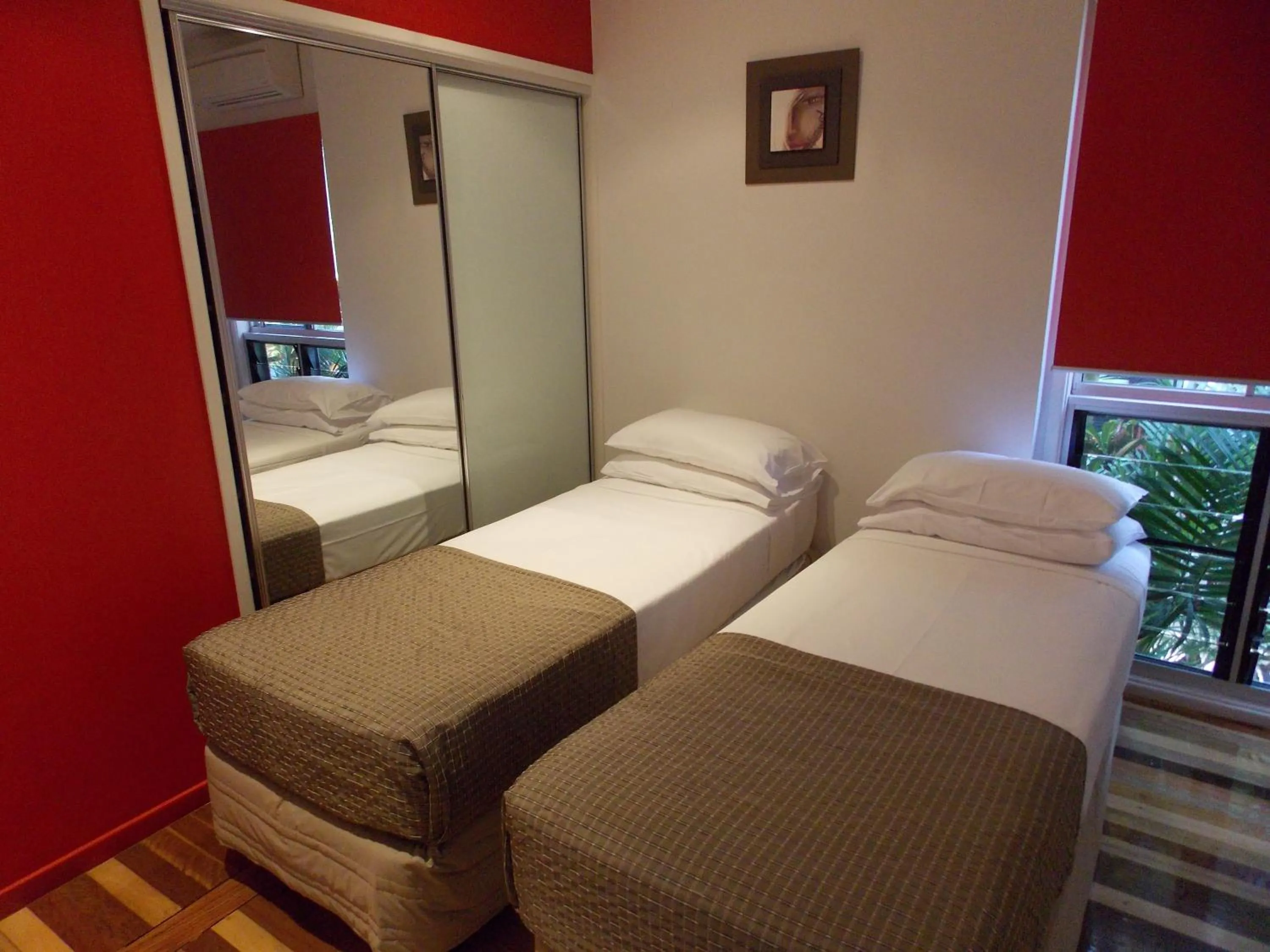 Bed in Airlie Apartments