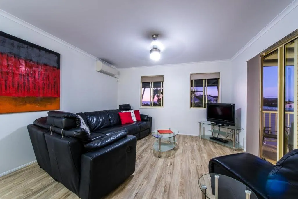 Living room in Airlie Apartments