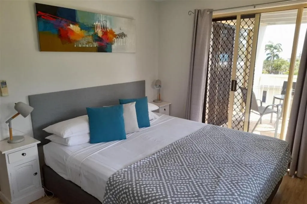 Bed in Airlie Apartments