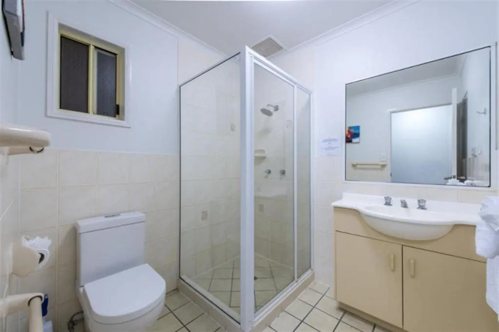 Bathroom in Airlie Apartments