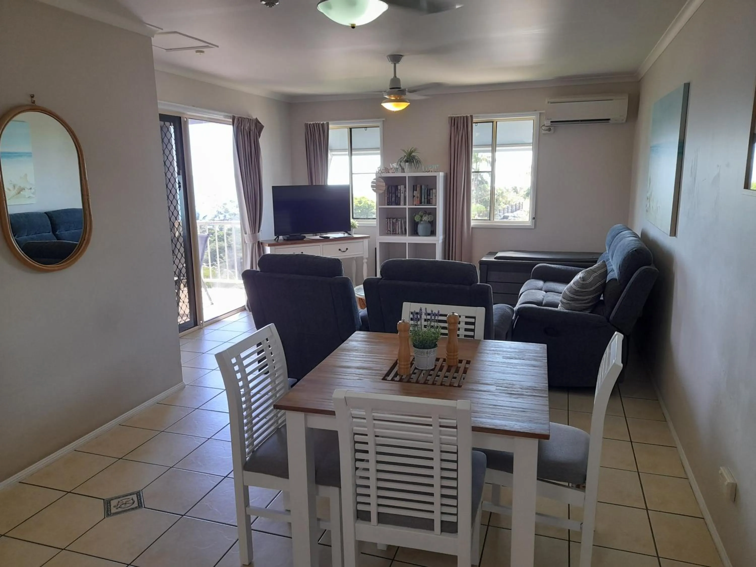 Living room in Airlie Apartments