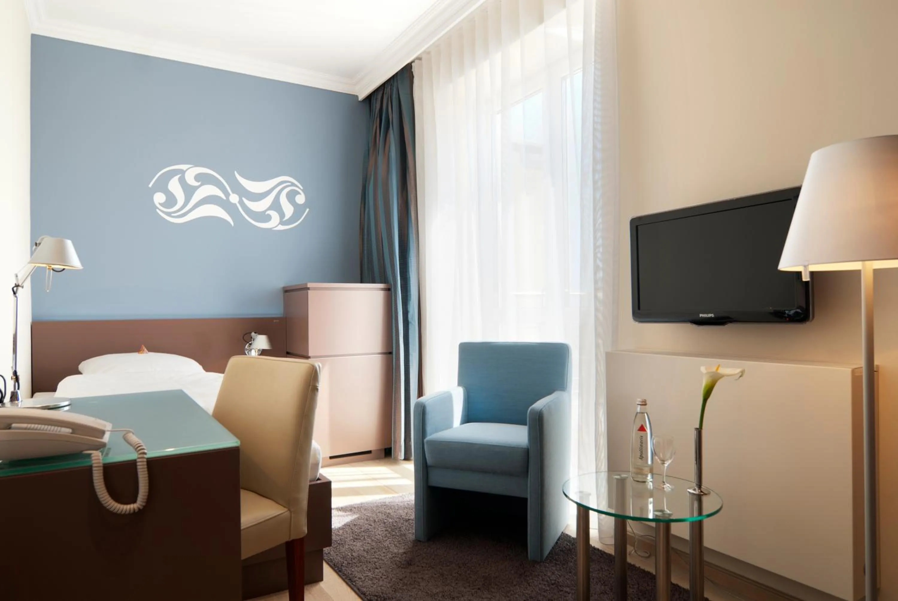 Photo of the whole room, Bed in Strandhotel Georgshöhe