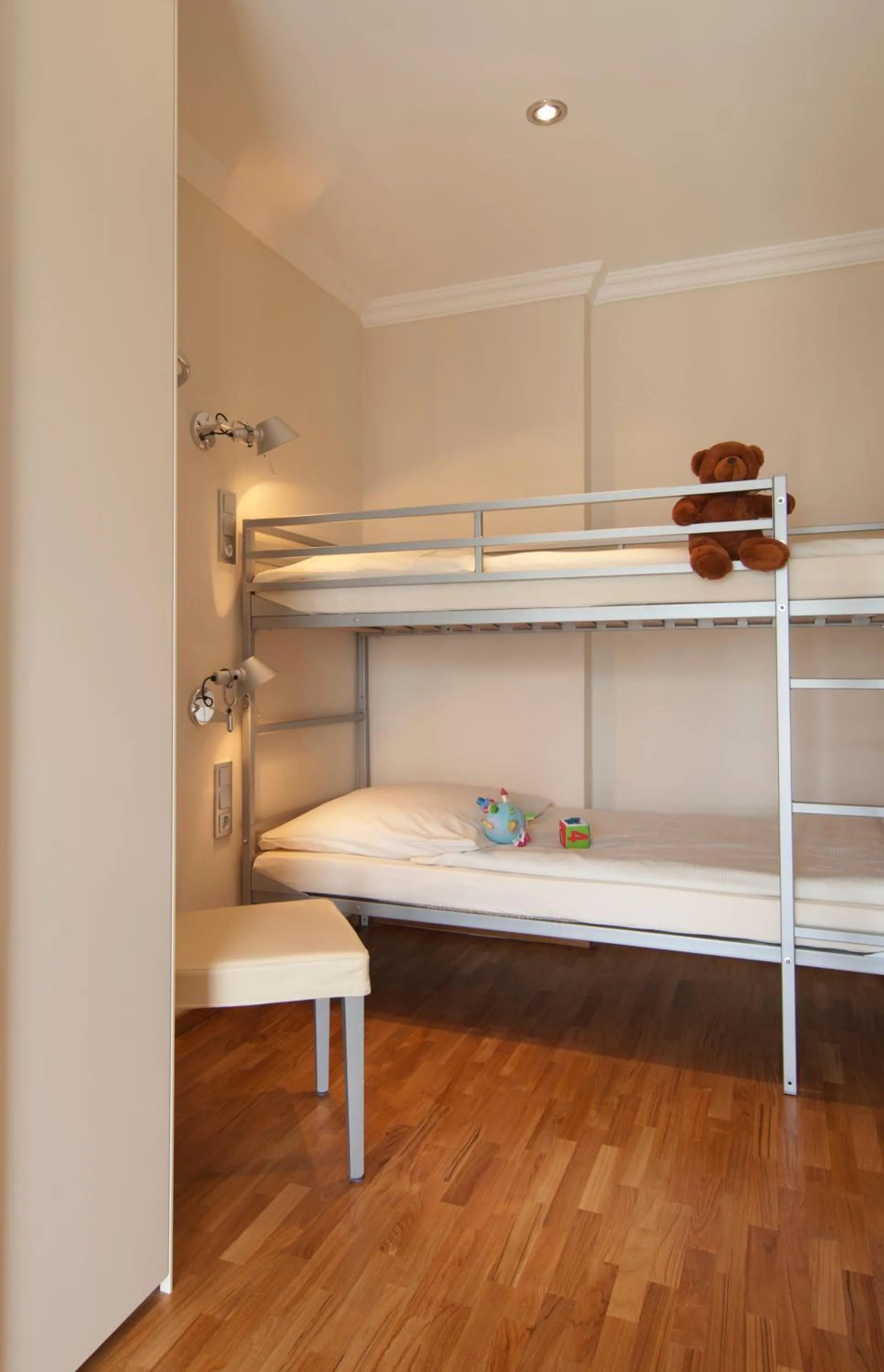 children, Bed in Strandhotel Georgshöhe