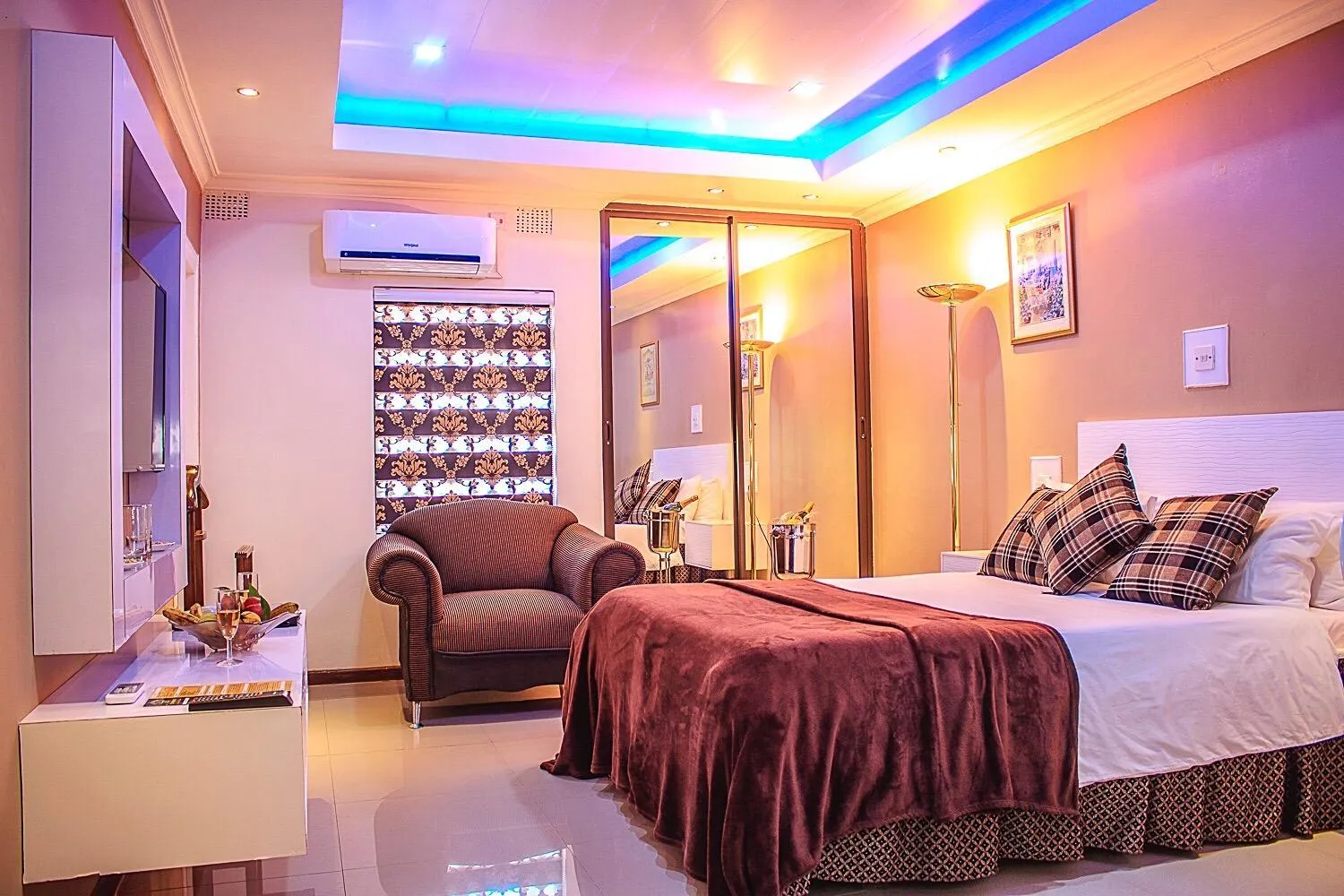 TV and multimedia, Bed in New Fairmount Hotel and Casino