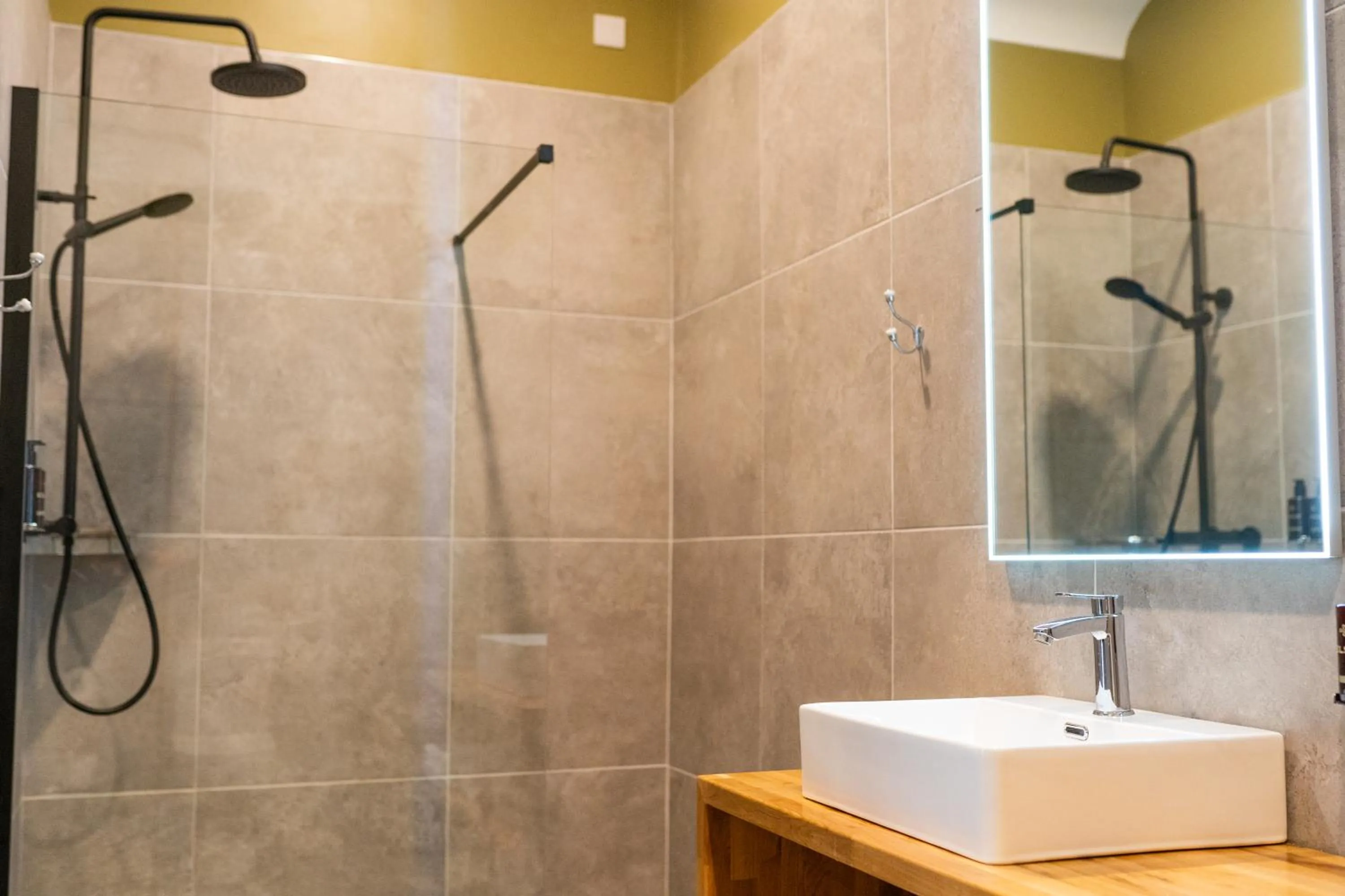 Bathroom in Doolin Inn