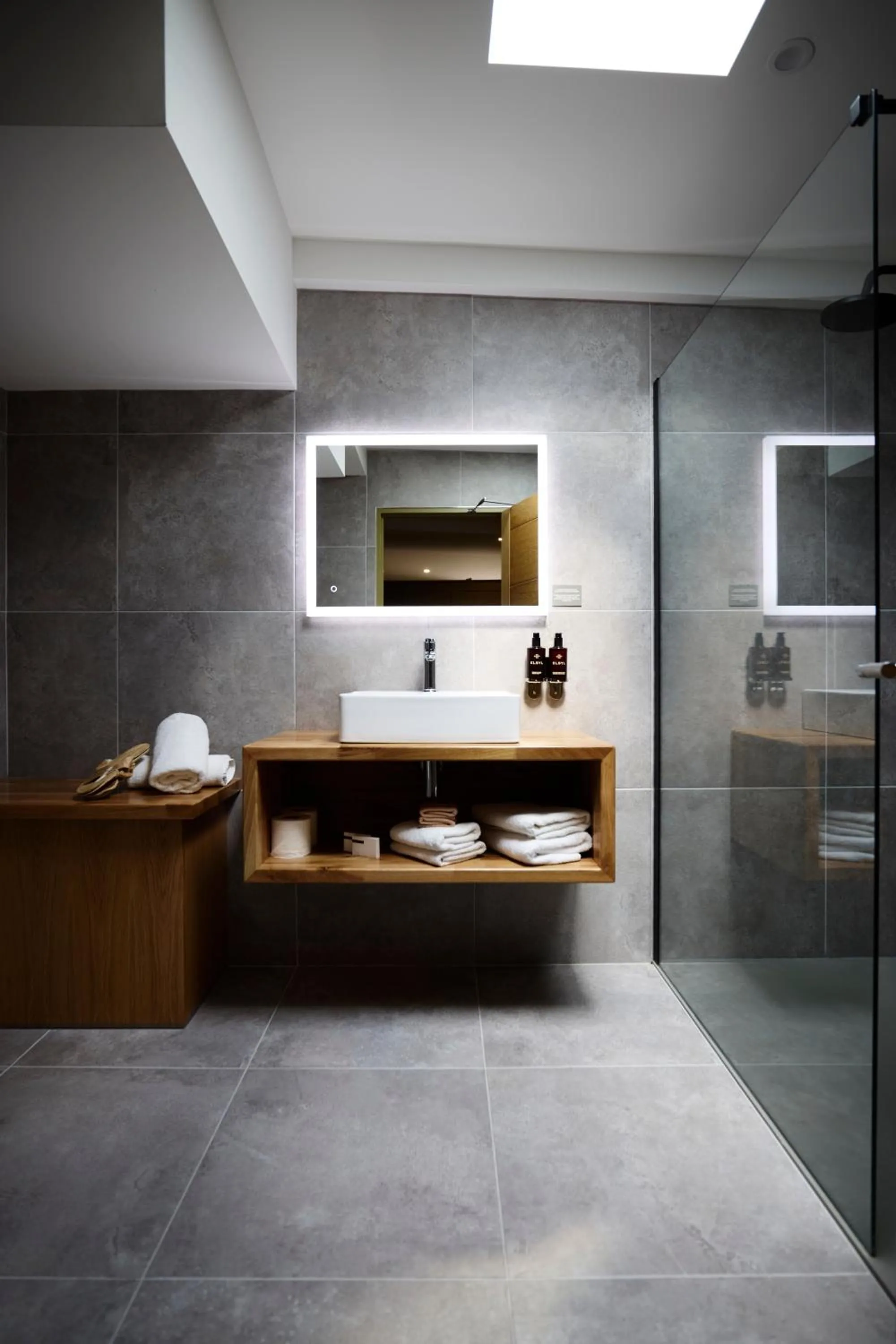 Bathroom in Doolin Inn