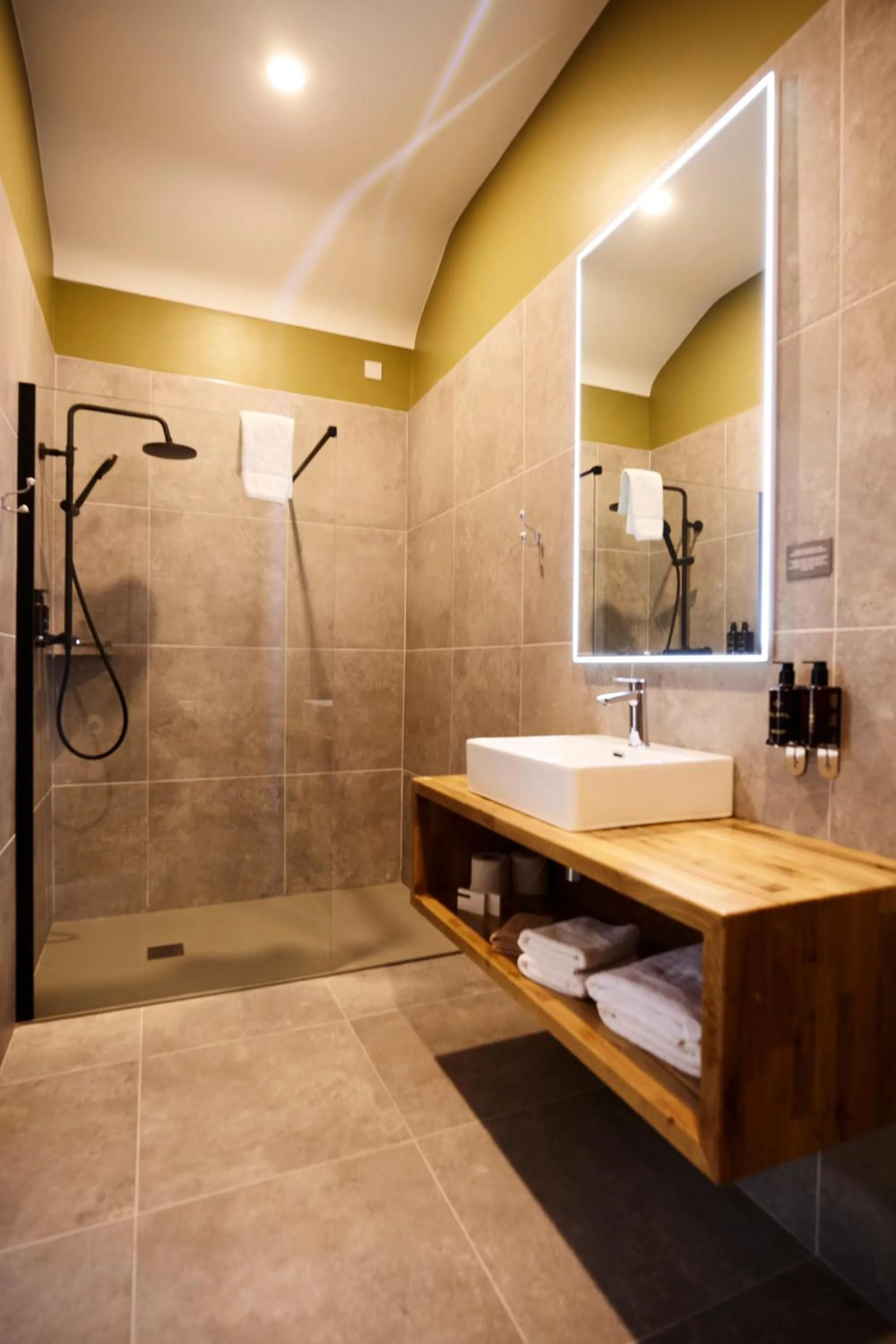 Bathroom in Doolin Inn