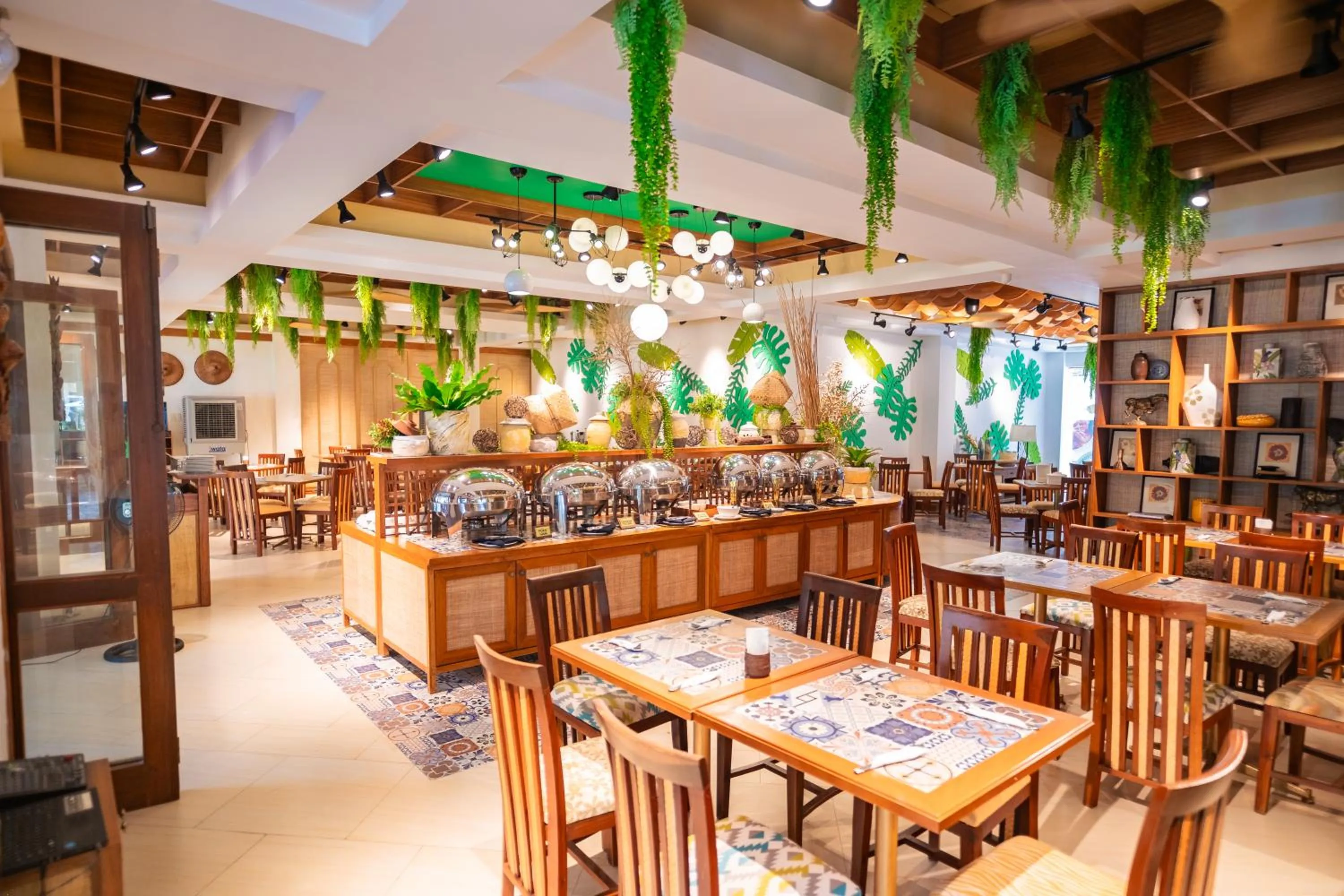 Restaurant/places to eat in Boracay Tropics Resort Hotel