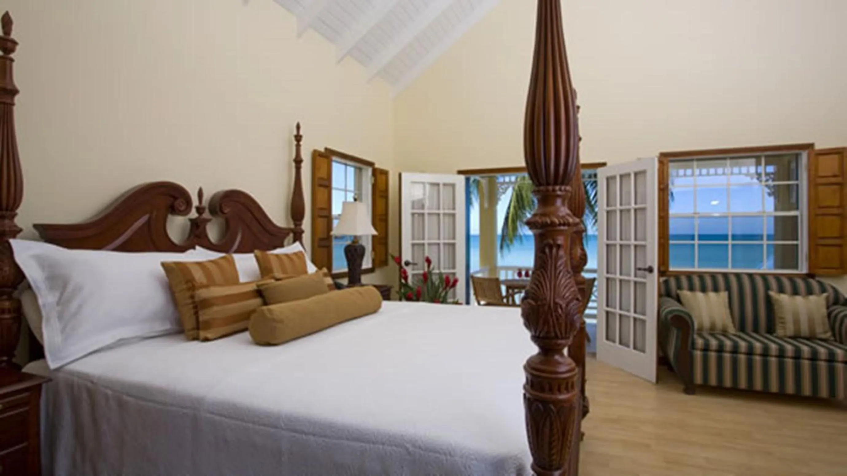 Balcony/Terrace, Bed in Villa Beach Cottages