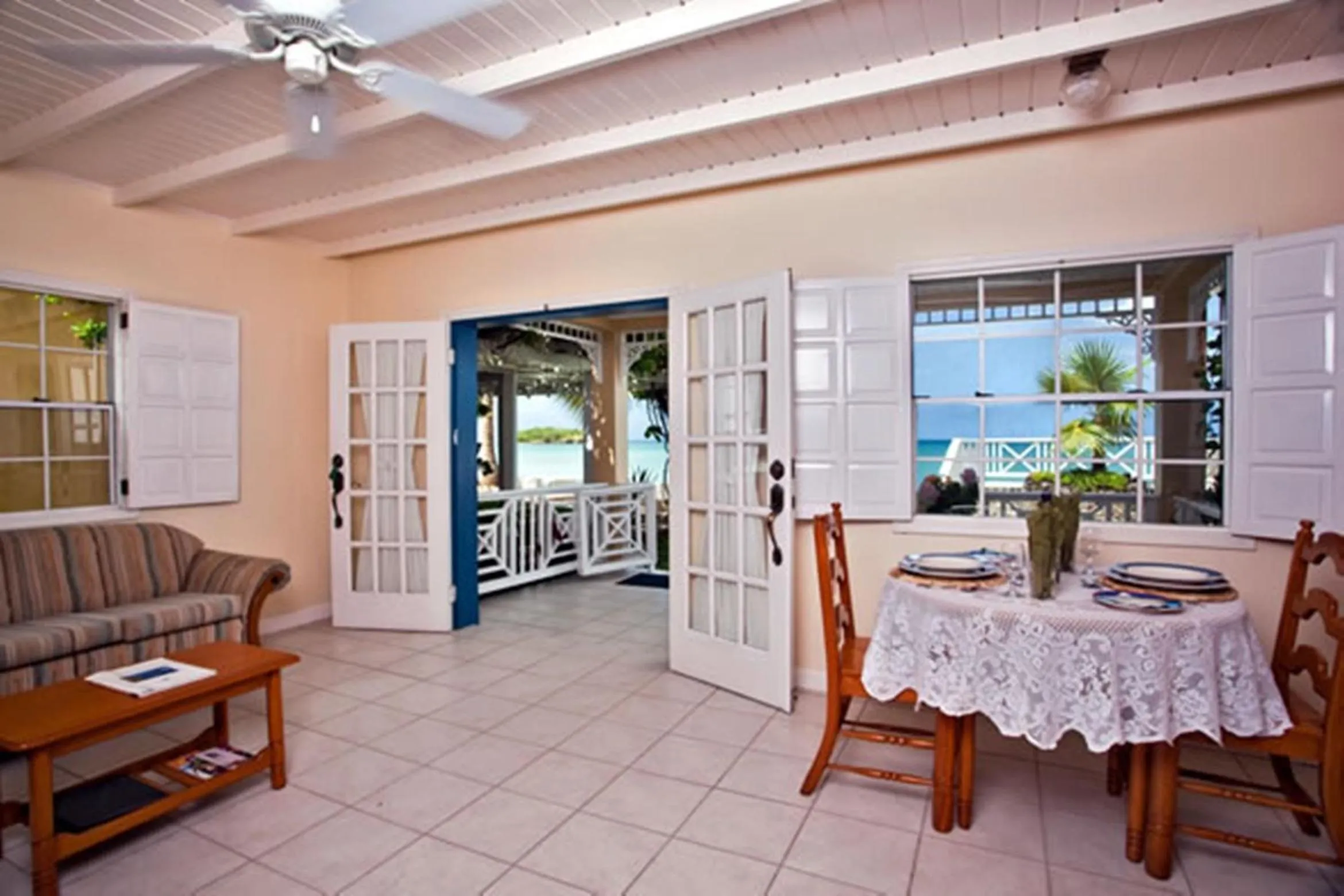 Dining area in Villa Beach Cottages