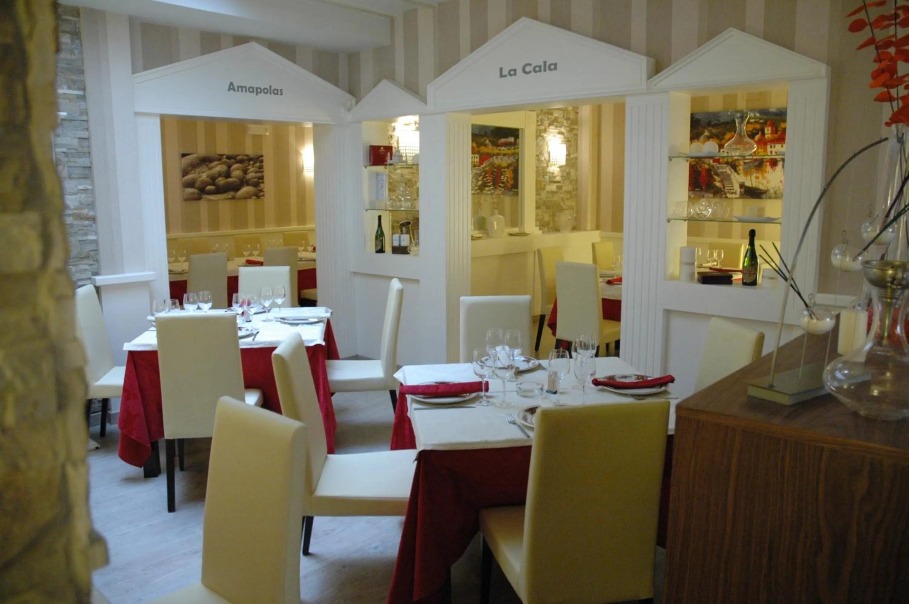 Restaurant/places to eat in Hotel Ideal