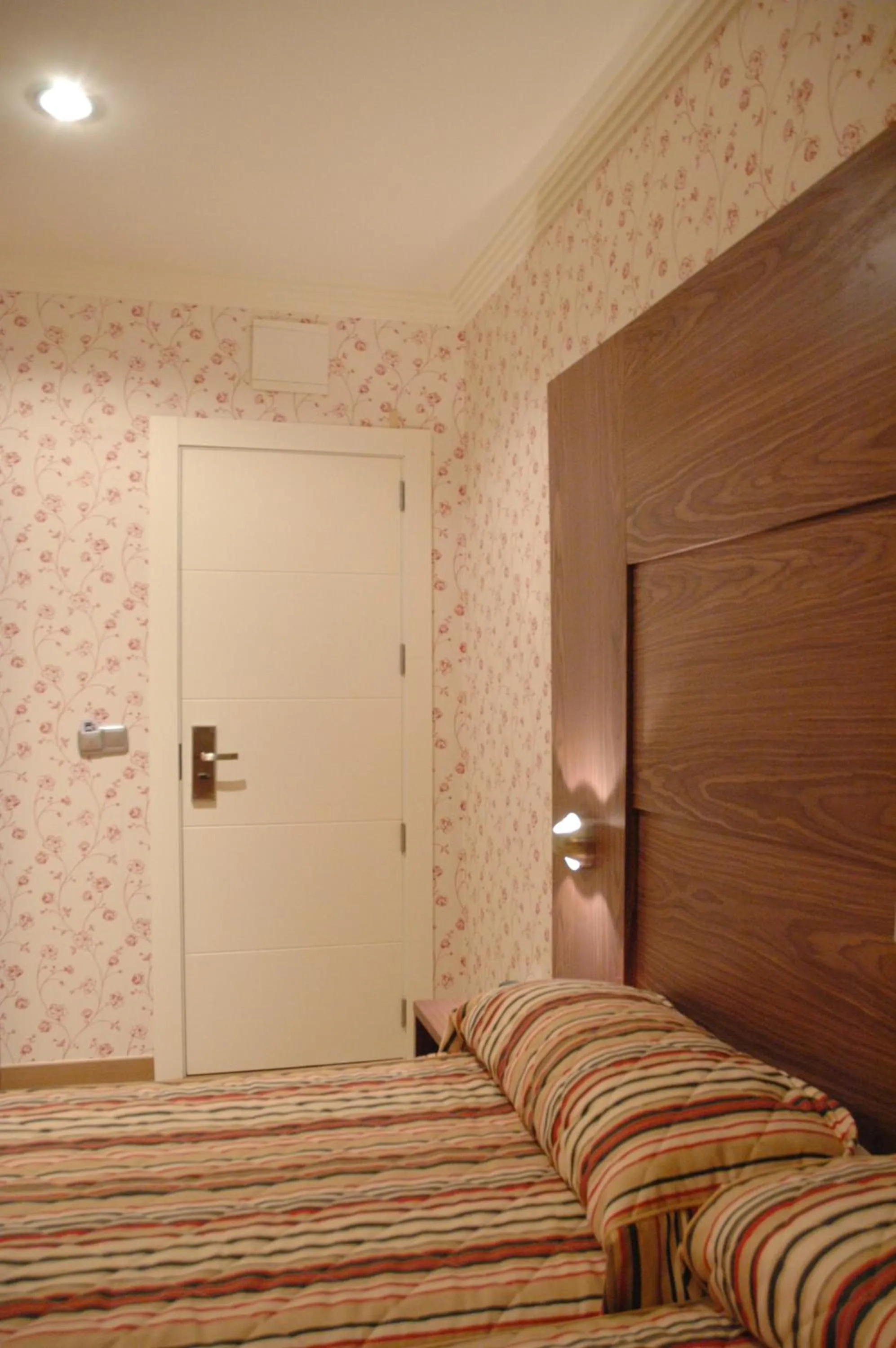 Bedroom, Bed in Hotel Ideal