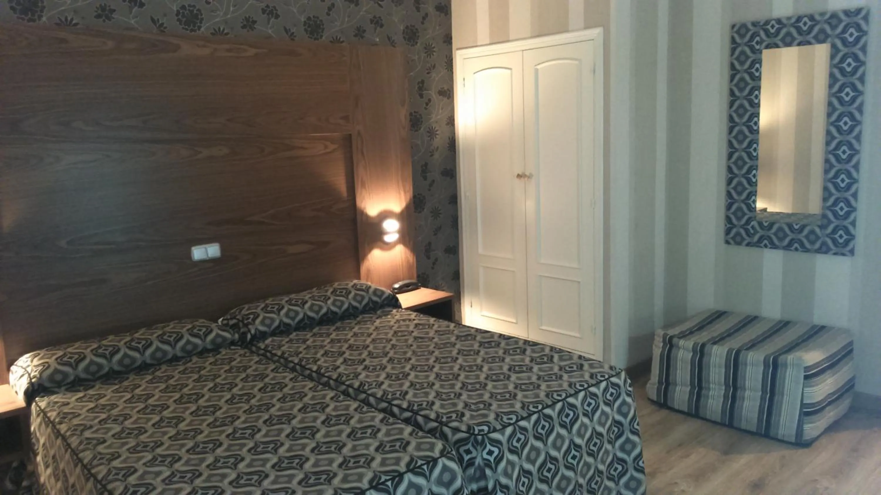 Bedroom, Bed in Hotel Ideal