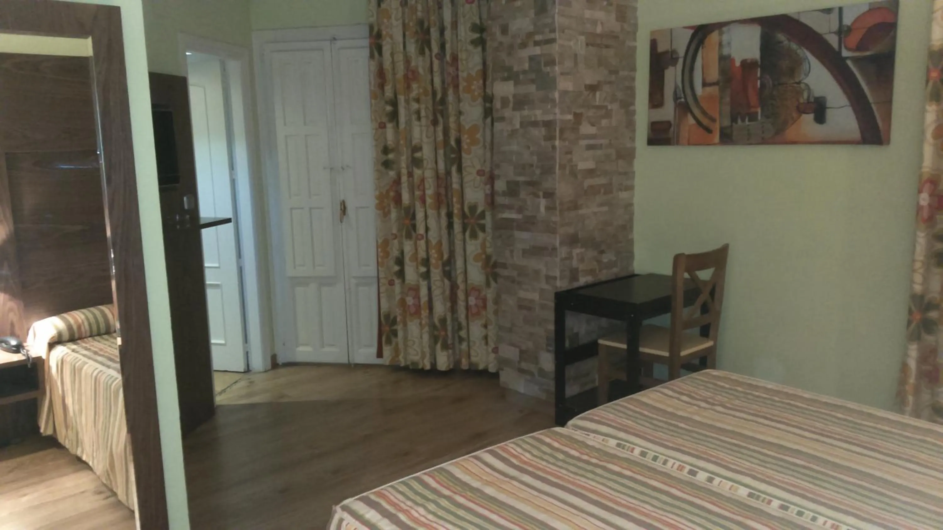 Photo of the whole room, Bed in Hotel Ideal