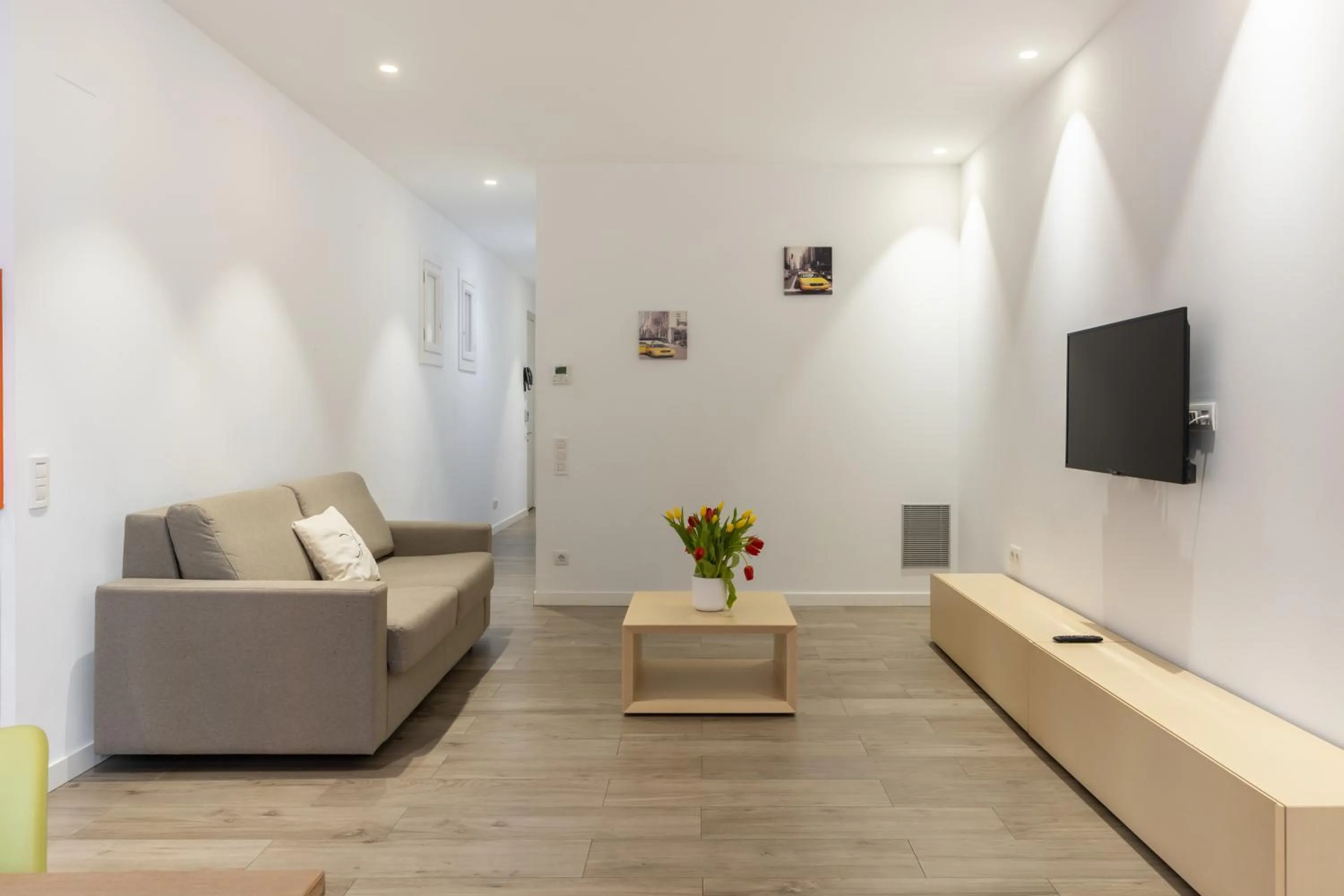 TV and multimedia in Cosmo Apartments Marina – Auditori