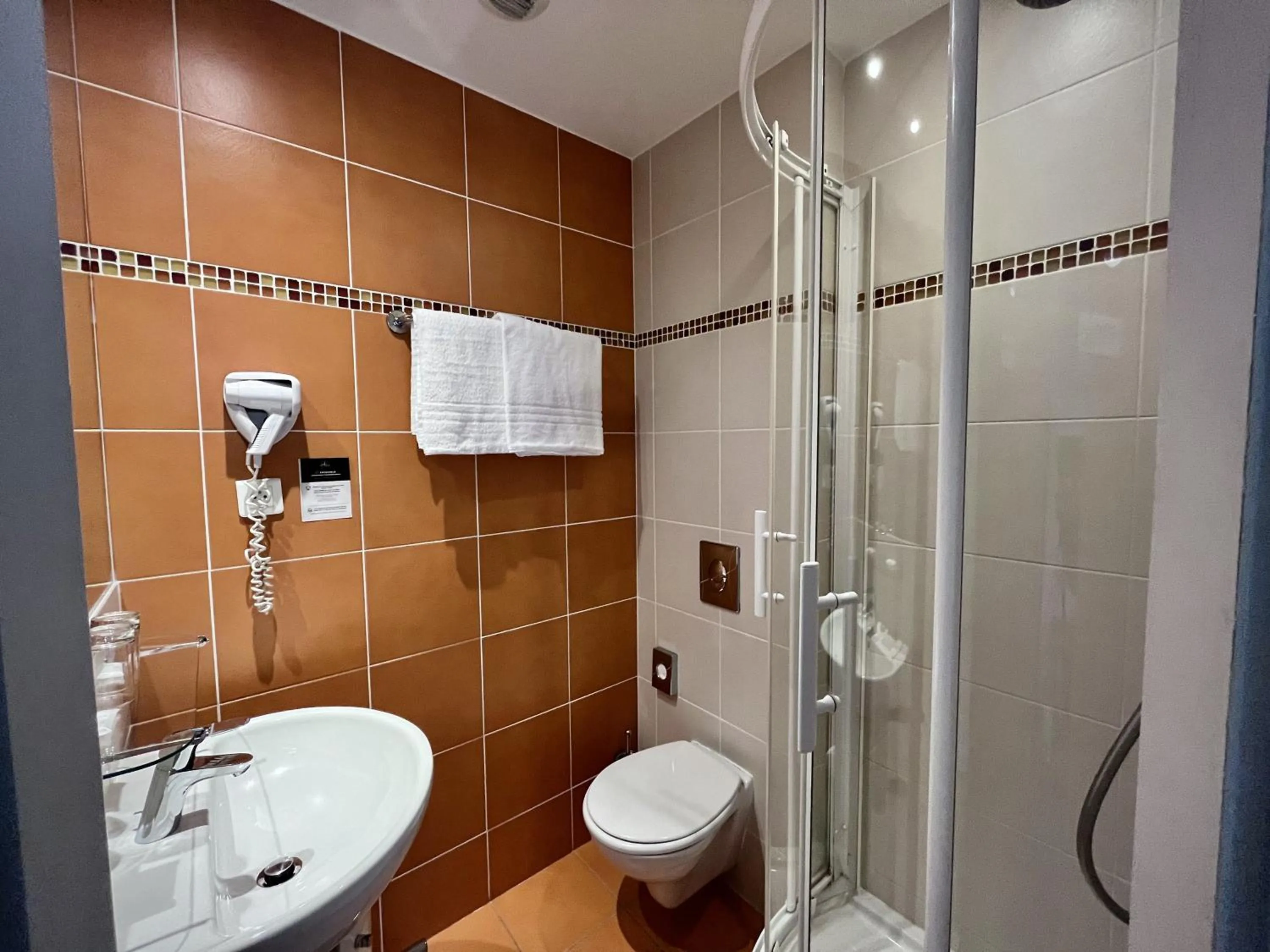 Shower in Hotel Balmoral Dinard