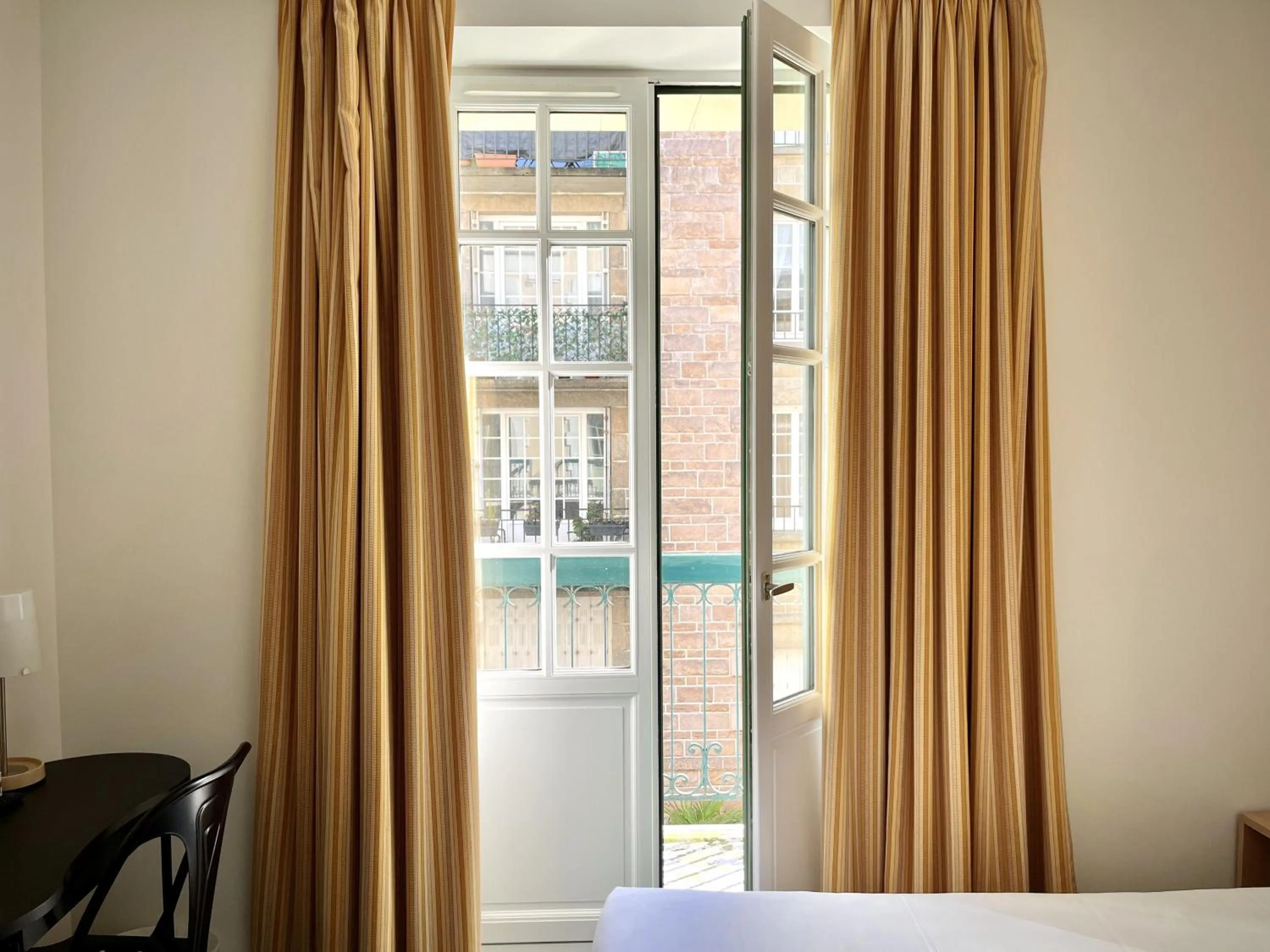 View (from property/room), Bed in Hotel Balmoral Dinard