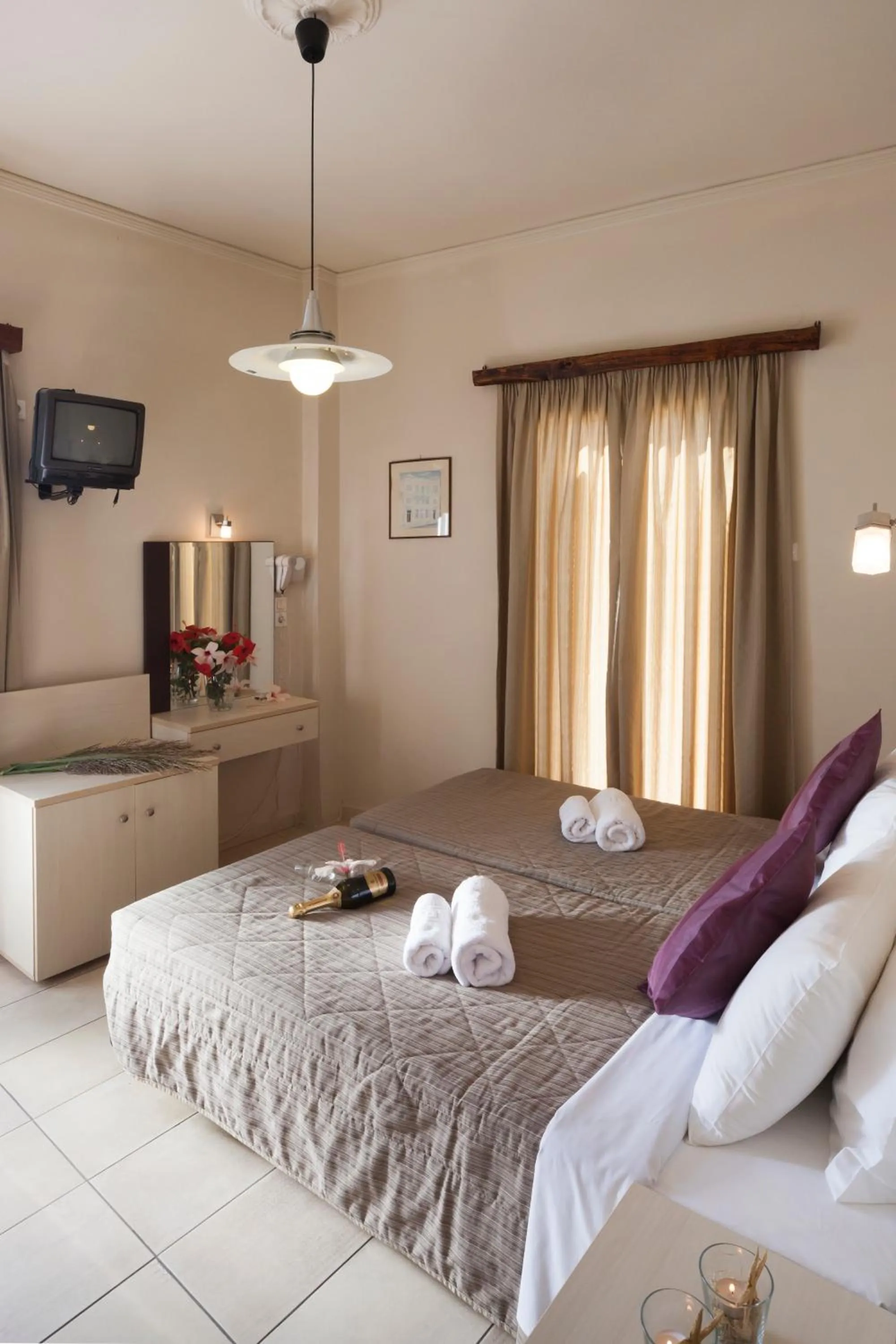 Bedroom, Bed in Francoise Hotel