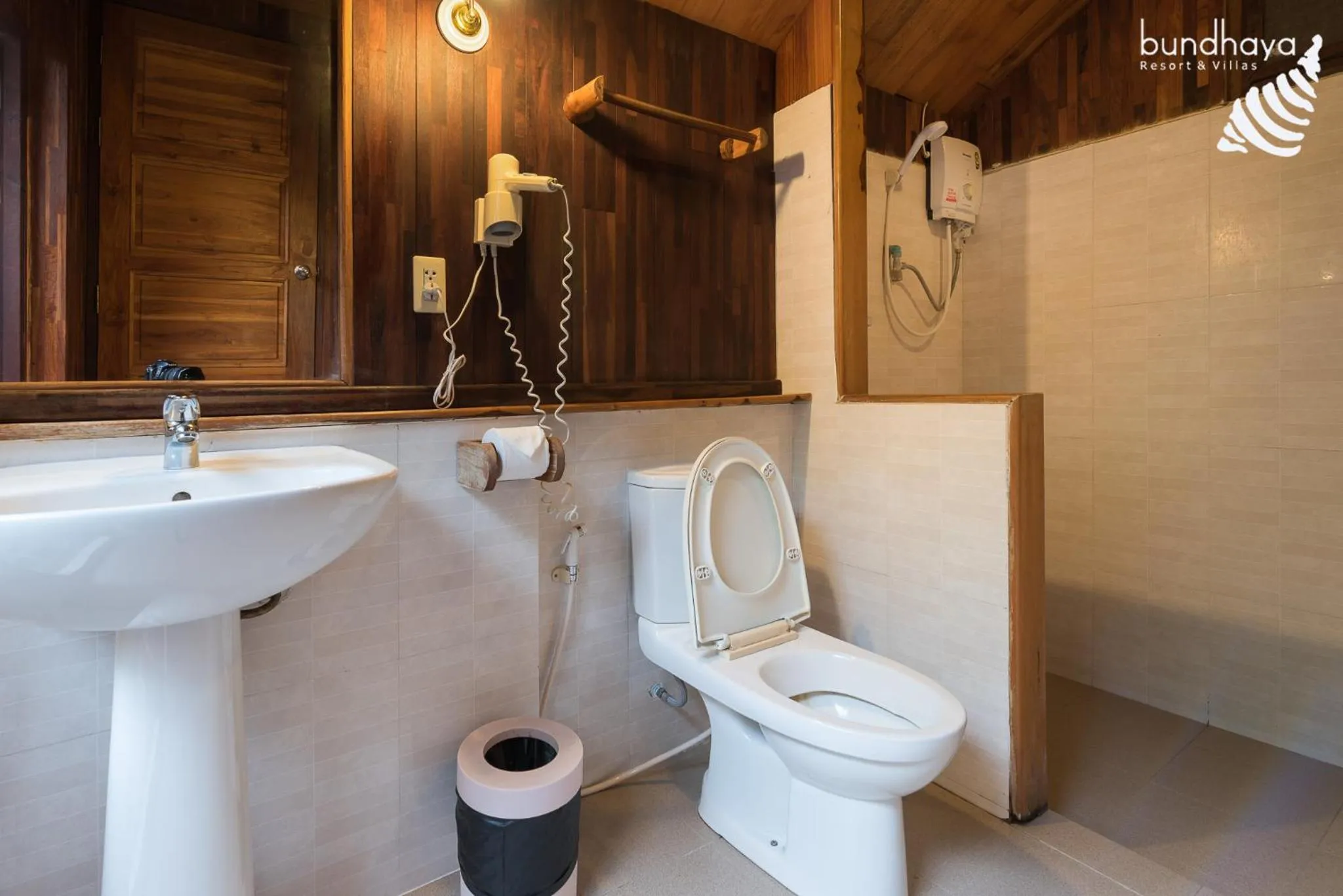 Toilet in Bundhaya Resort