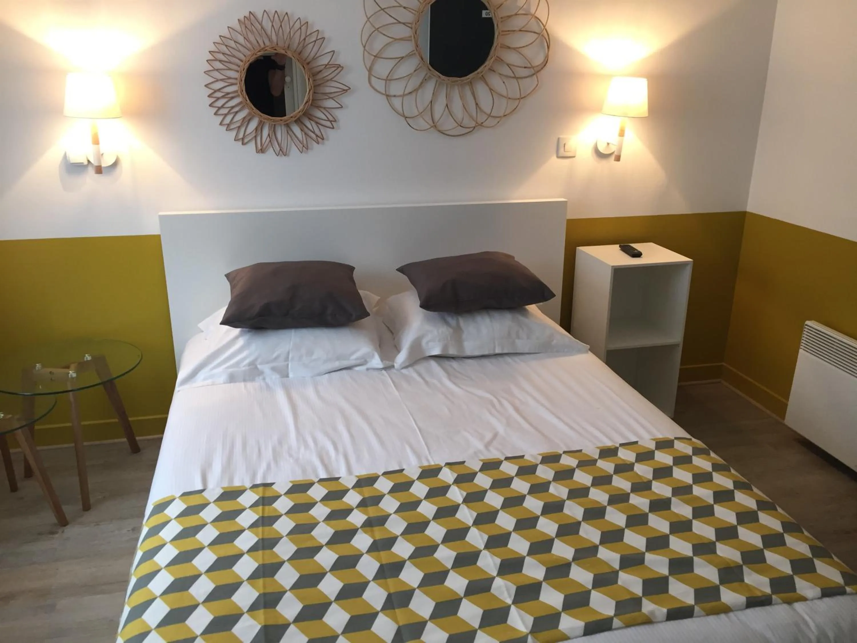 Bed in Hôtel-Restaurant Le Flobart