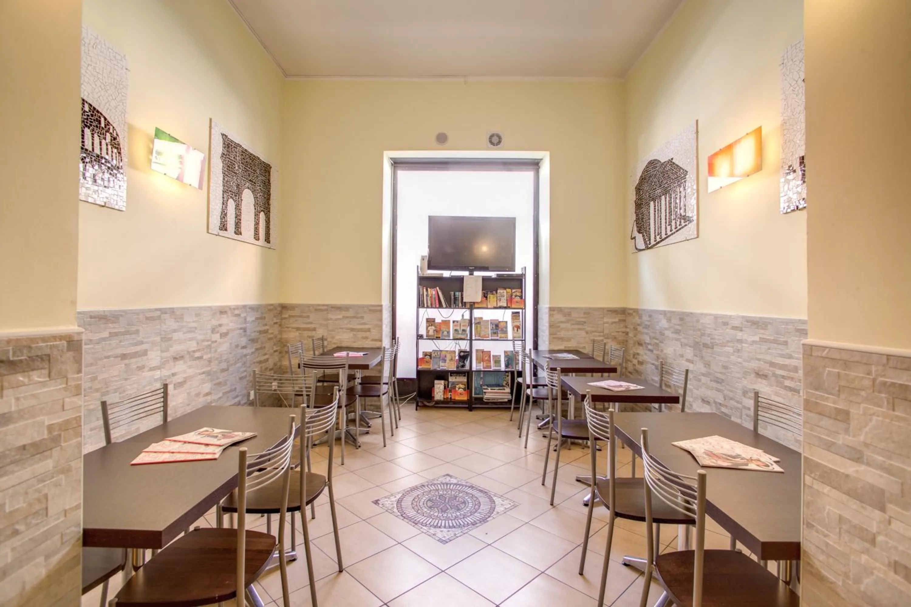 Communal lounge/ TV room in Hotel Mosaic