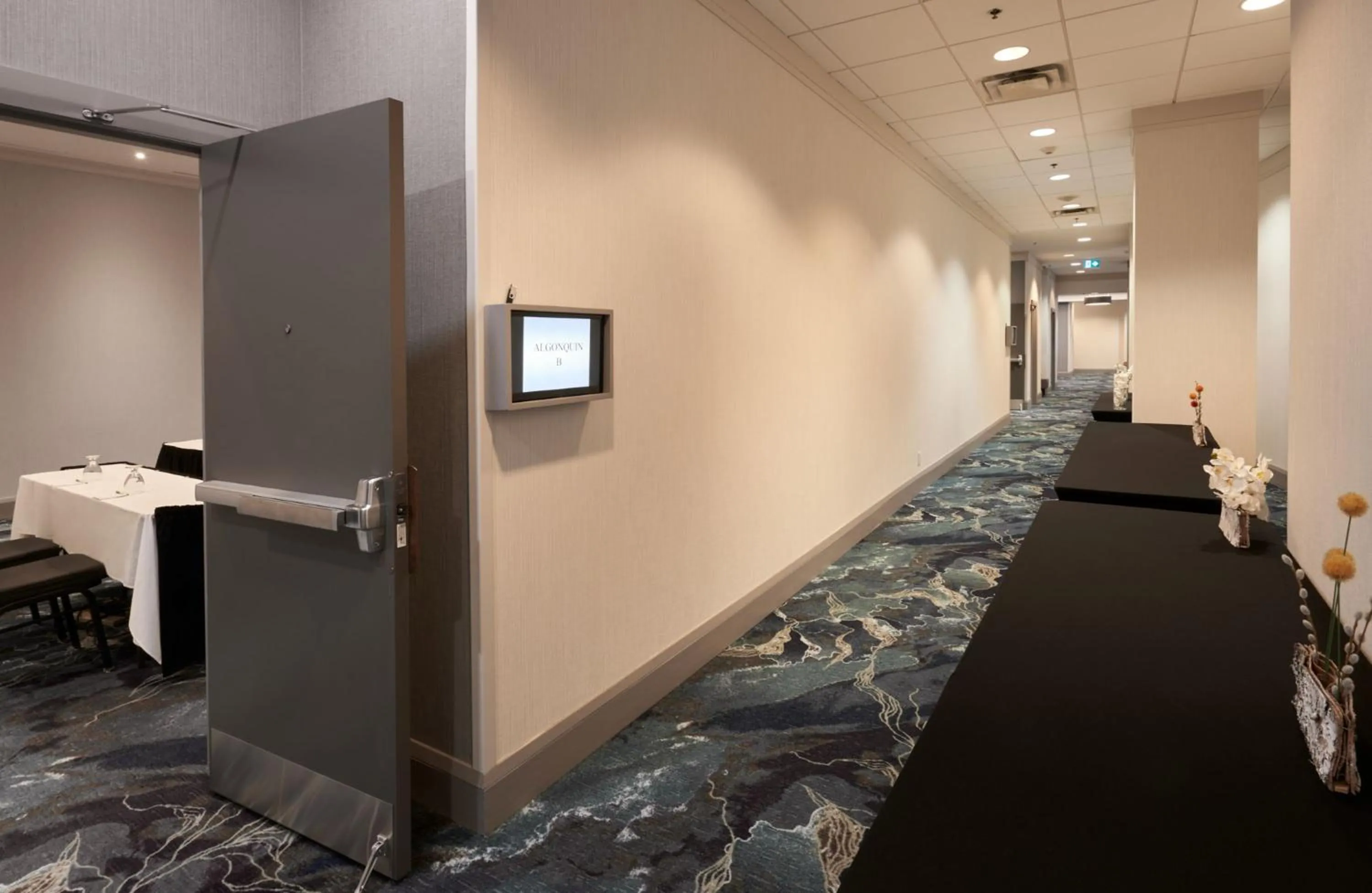 Meeting/conference room in Holiday Inn & Suites Ottawa Kanata by IHG