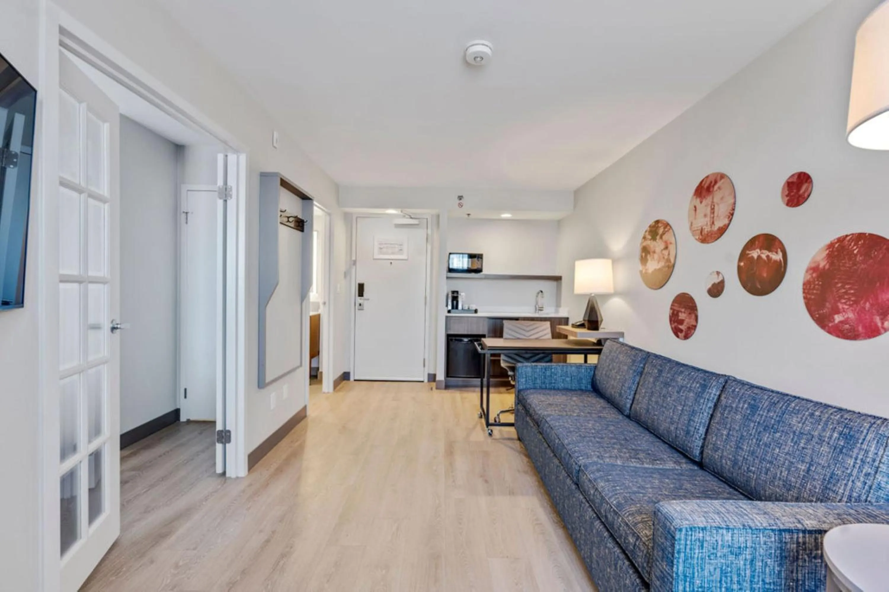 Photo of the whole room in Holiday Inn & Suites Ottawa Kanata by IHG