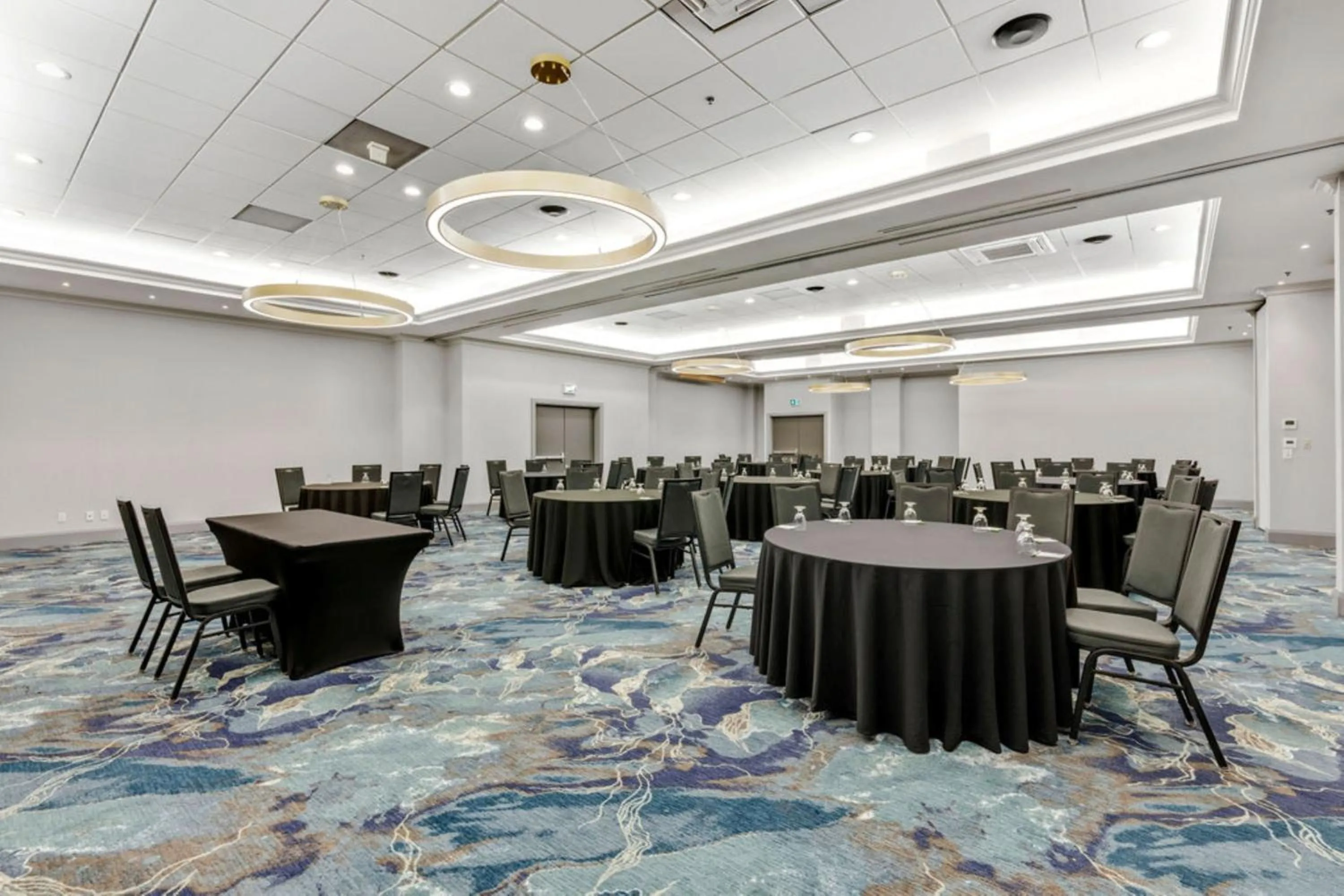 Meeting/conference room in Holiday Inn & Suites Ottawa Kanata by IHG