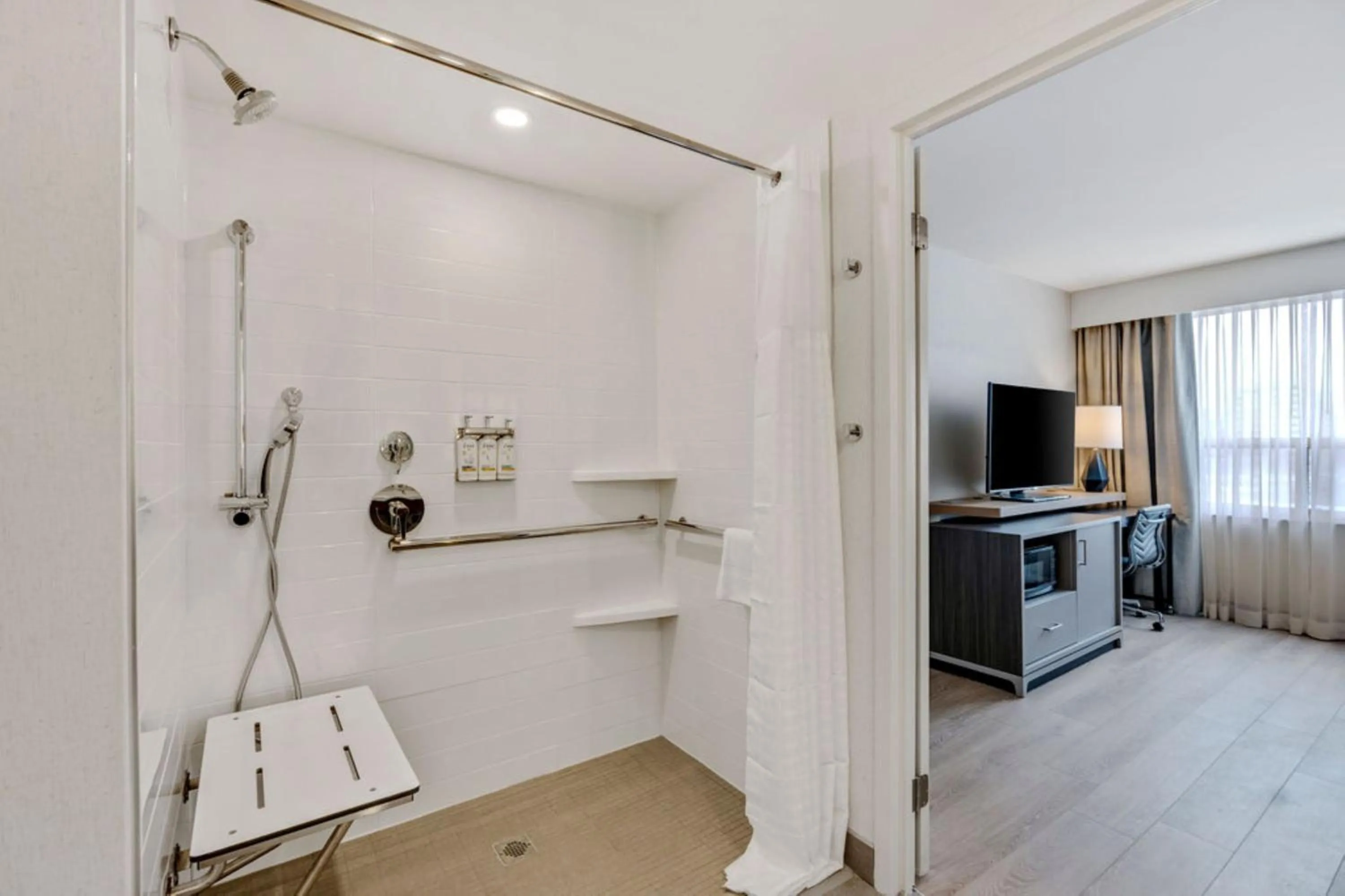 Photo of the whole room in Holiday Inn & Suites Ottawa Kanata by IHG