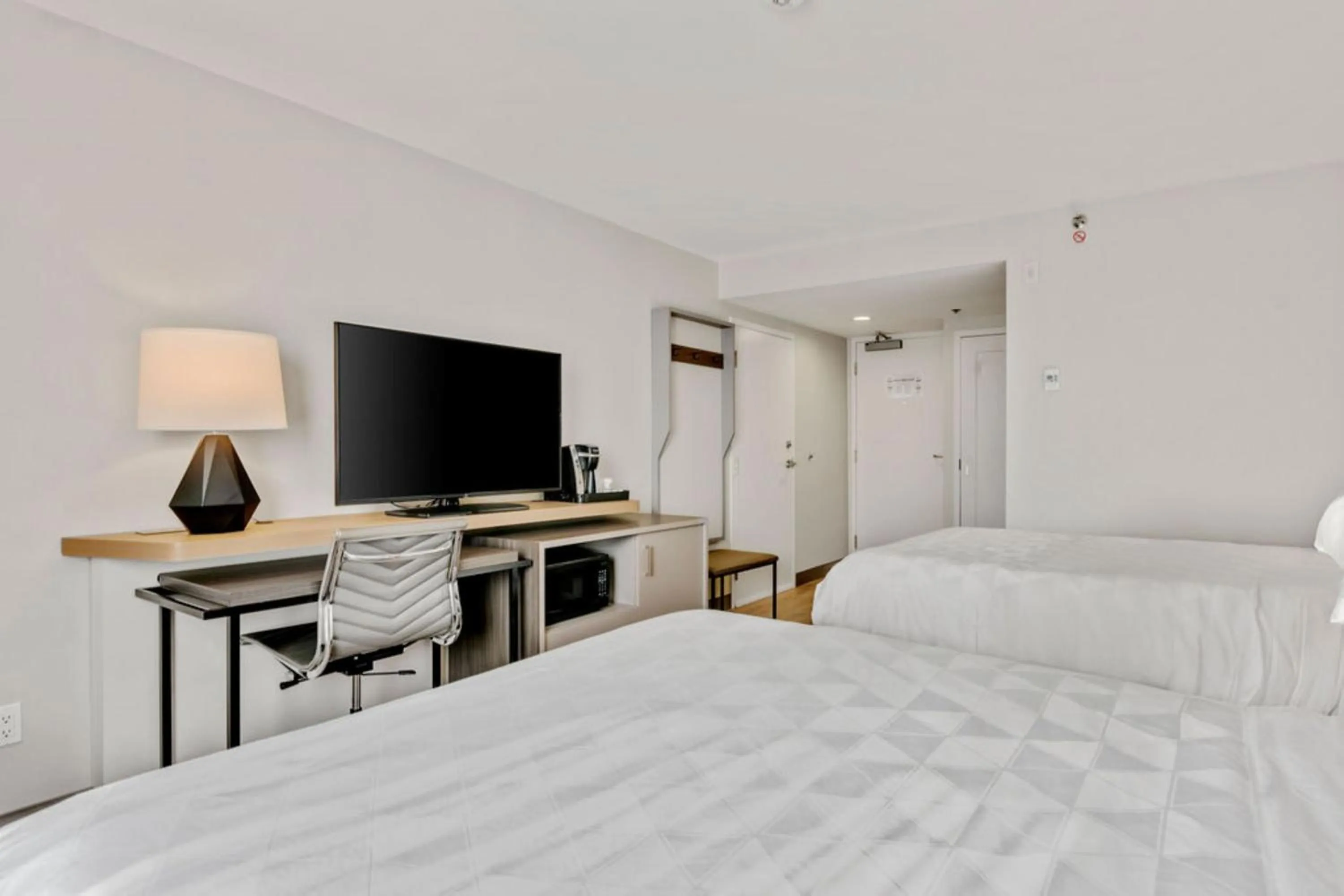 Photo of the whole room, Bed in Holiday Inn & Suites Ottawa Kanata by IHG