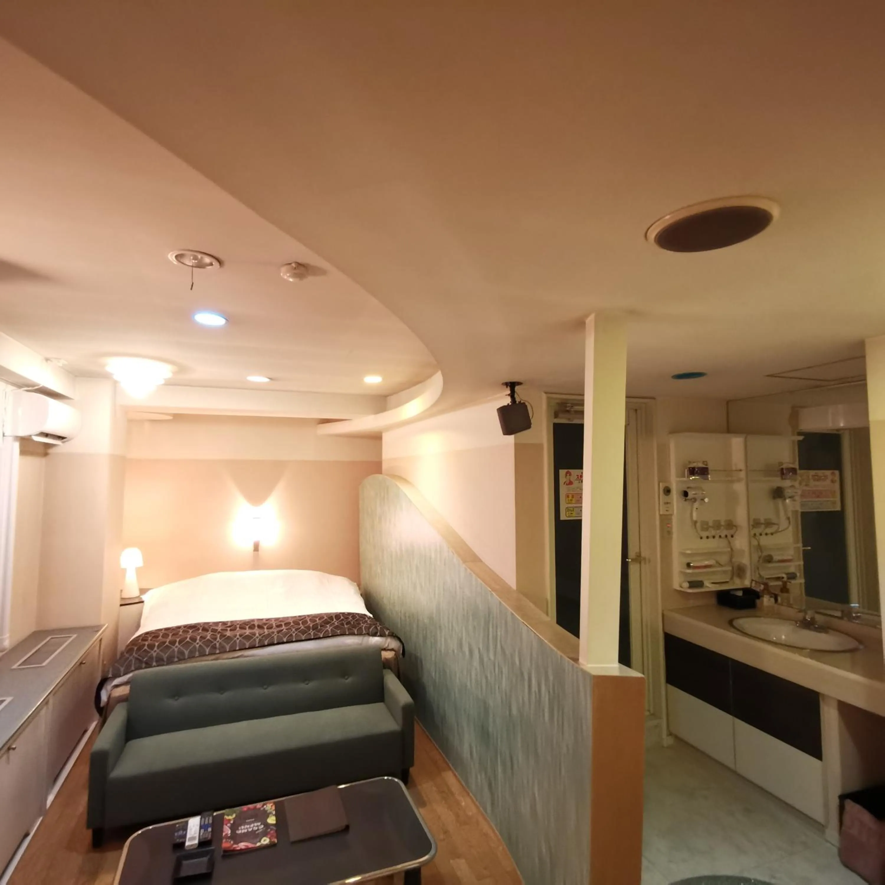 Bed in ホテル マリオン 鈴鹿