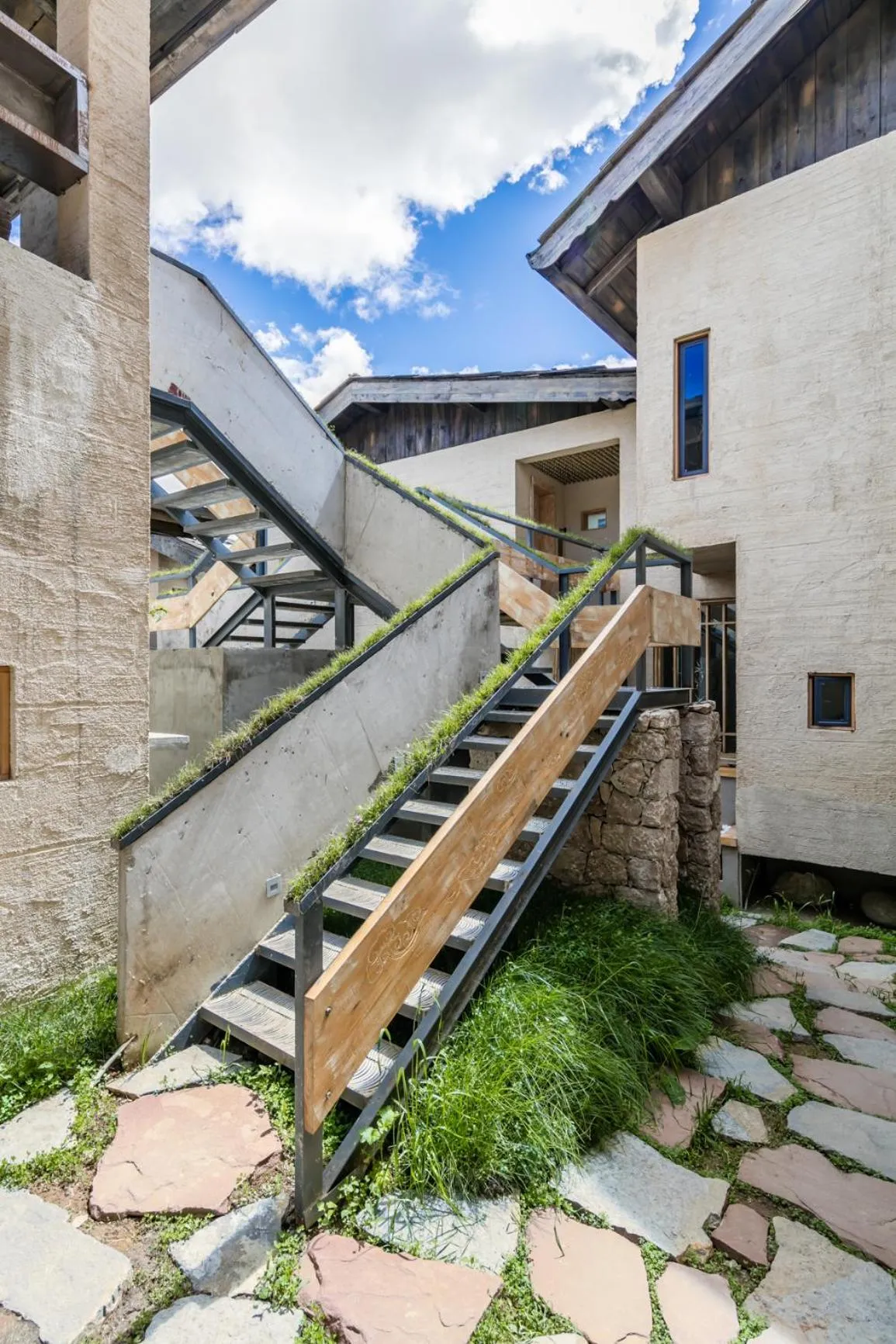 Shangri-La Karesansui Hotel