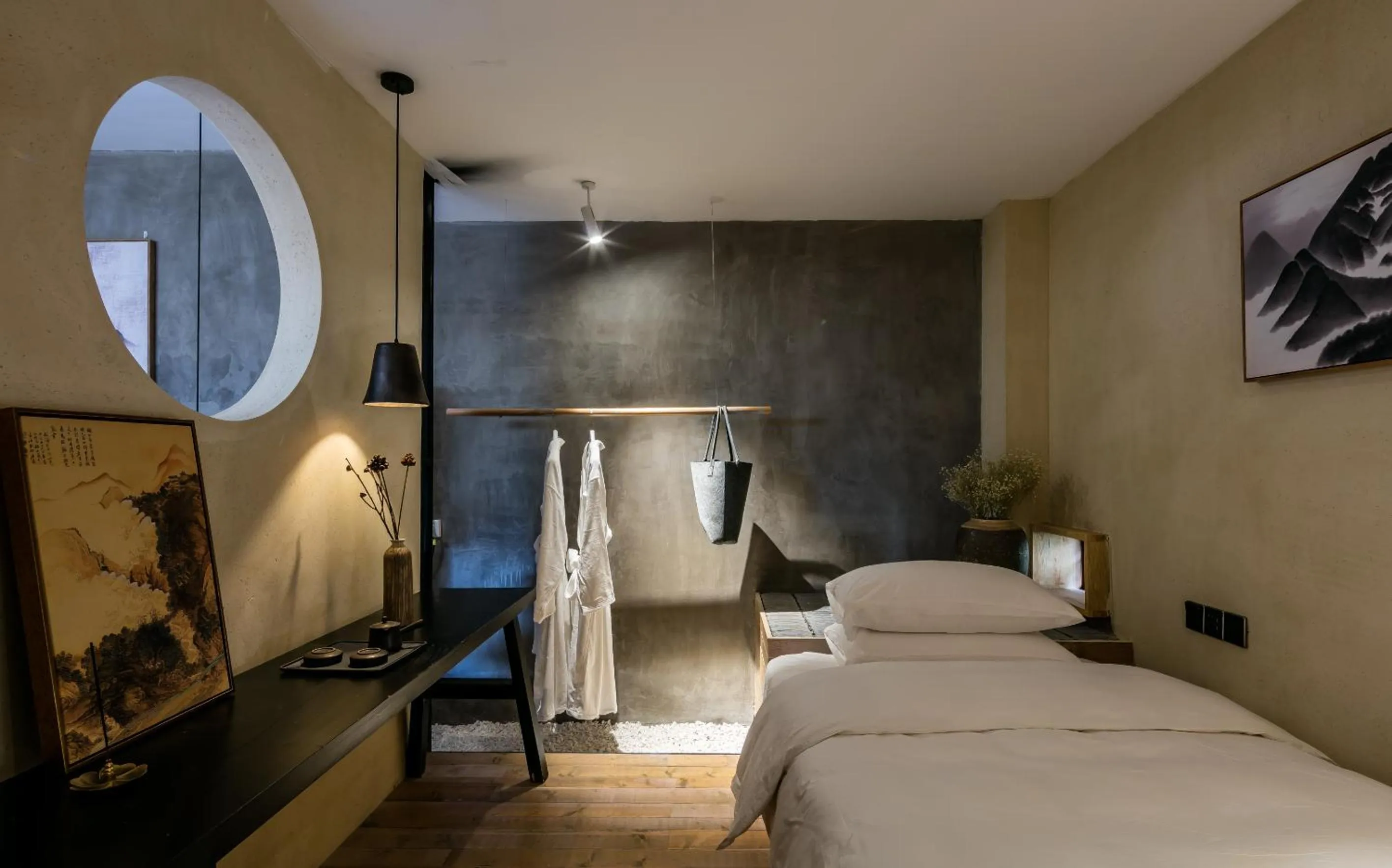 Bed in Shangri-La Karesansui Hotel