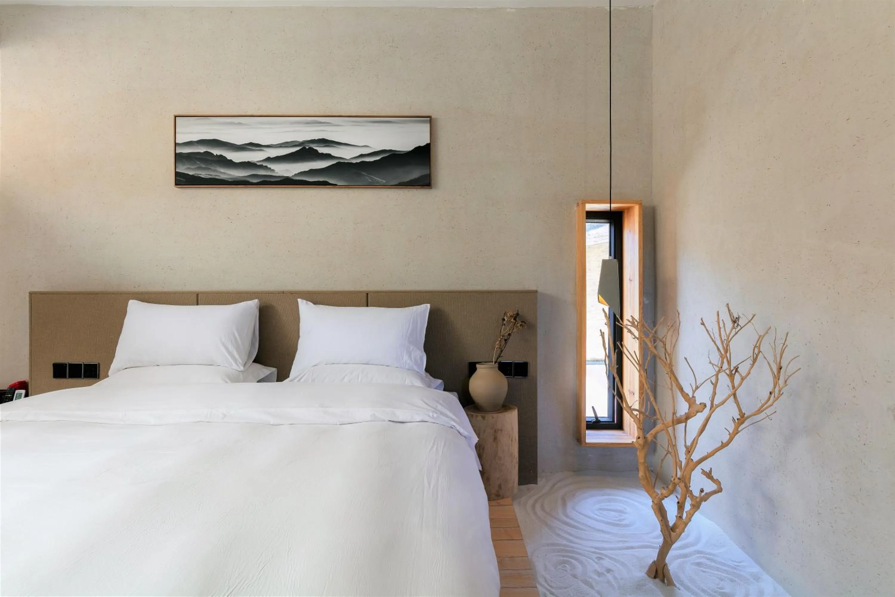 Bed in Shangri-La Karesansui Hotel