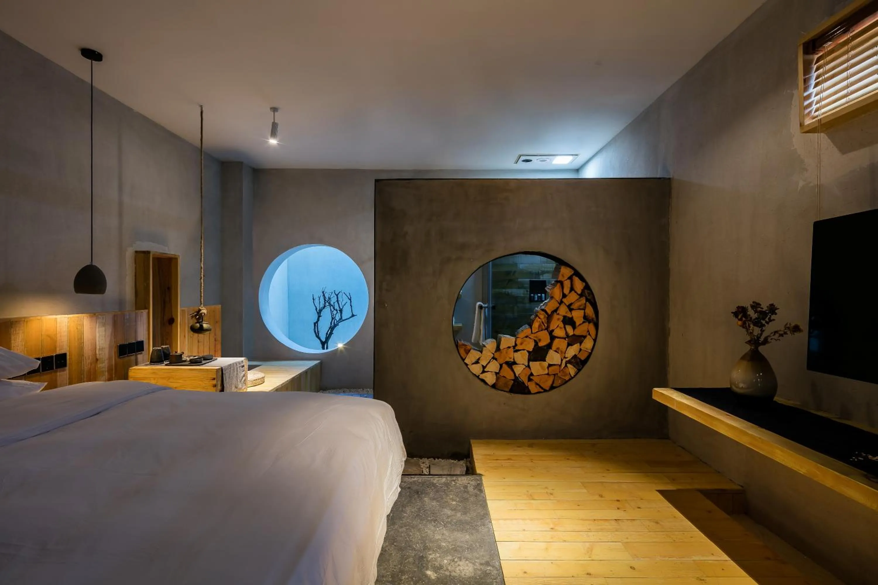 Bed in Shangri-La Karesansui Hotel