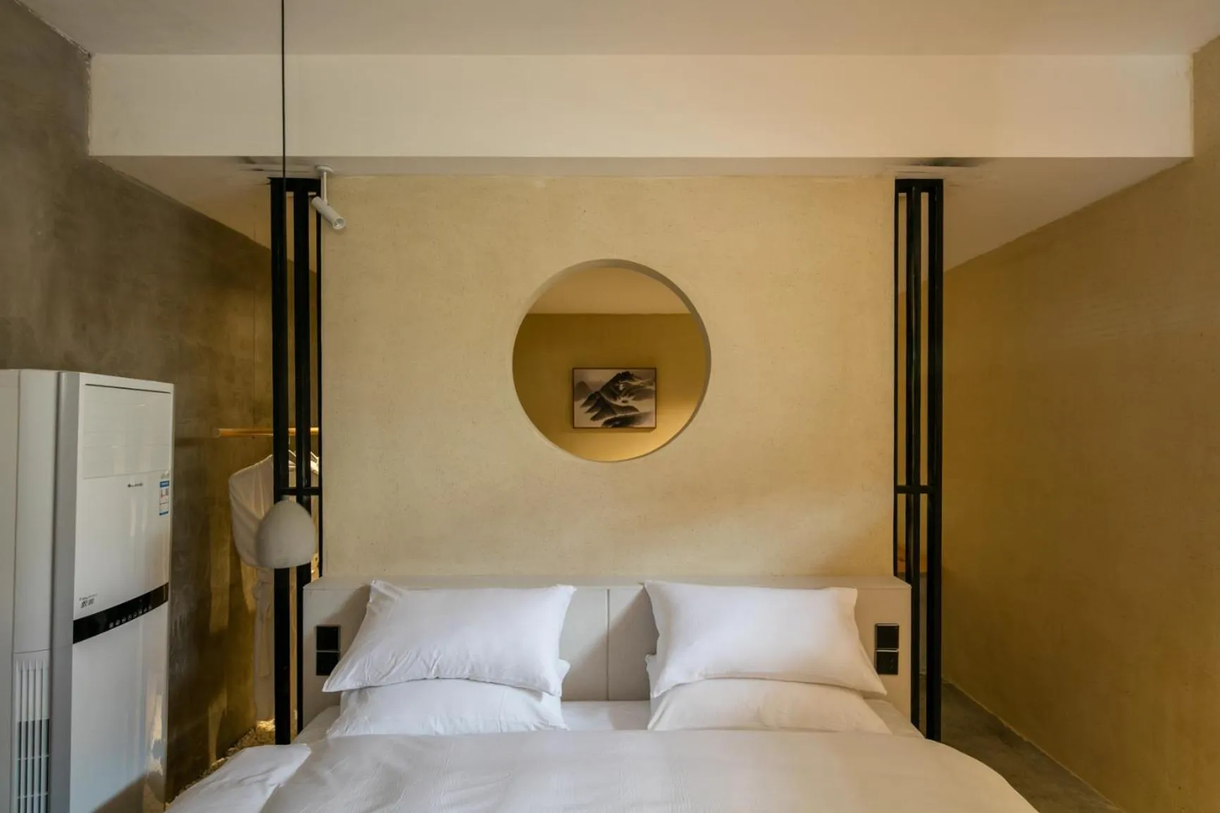 Bed in Shangri-La Karesansui Hotel