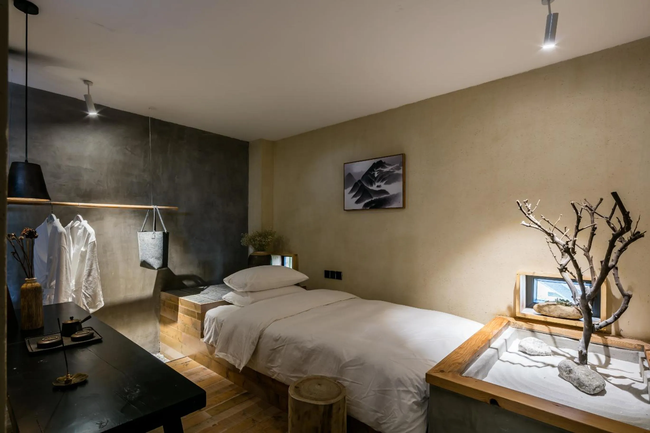 Bed in Shangri-La Karesansui Hotel