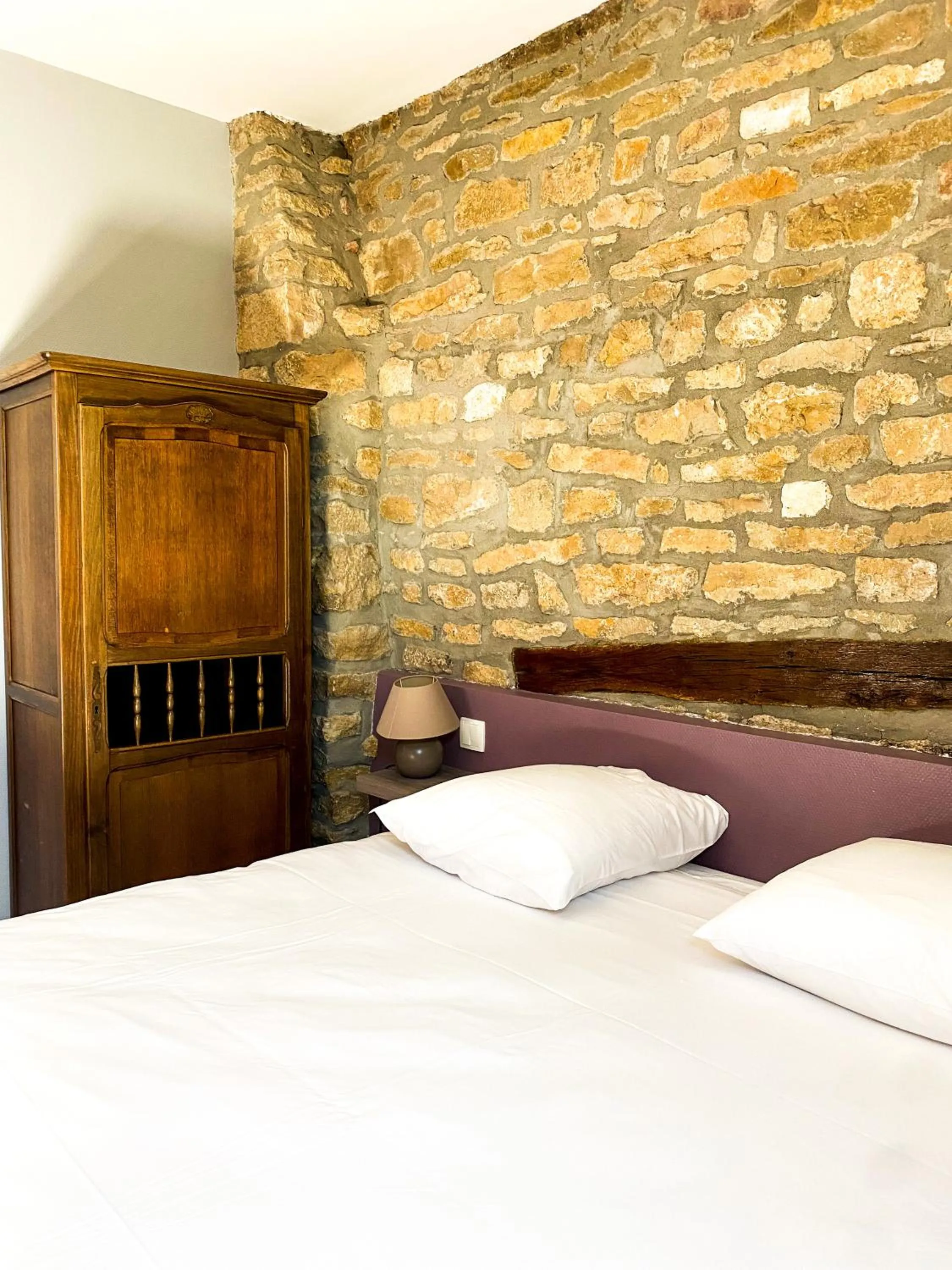 Photo of the whole room, Bed in Hostellerie Du Chateau