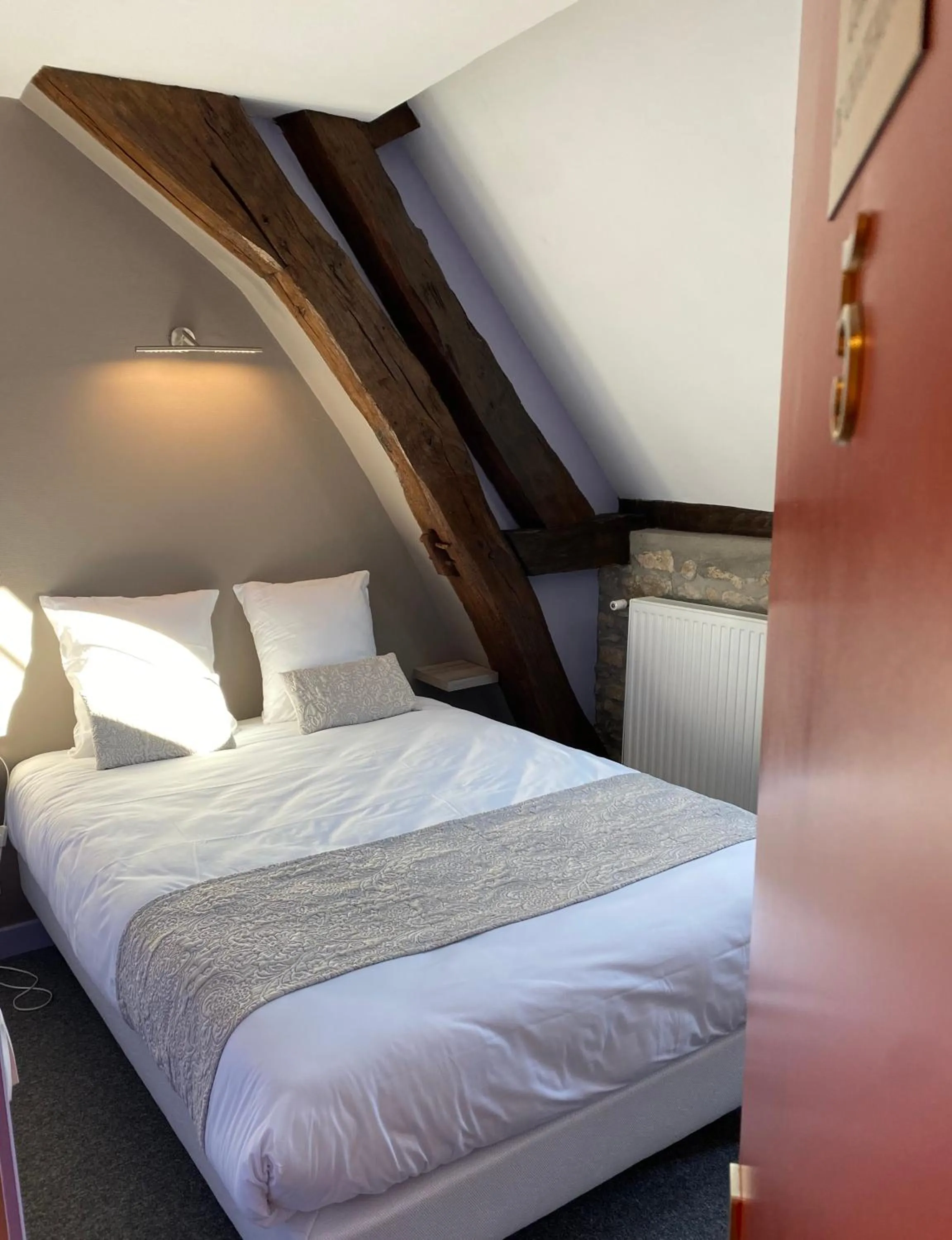 Bed in Hostellerie Du Chateau