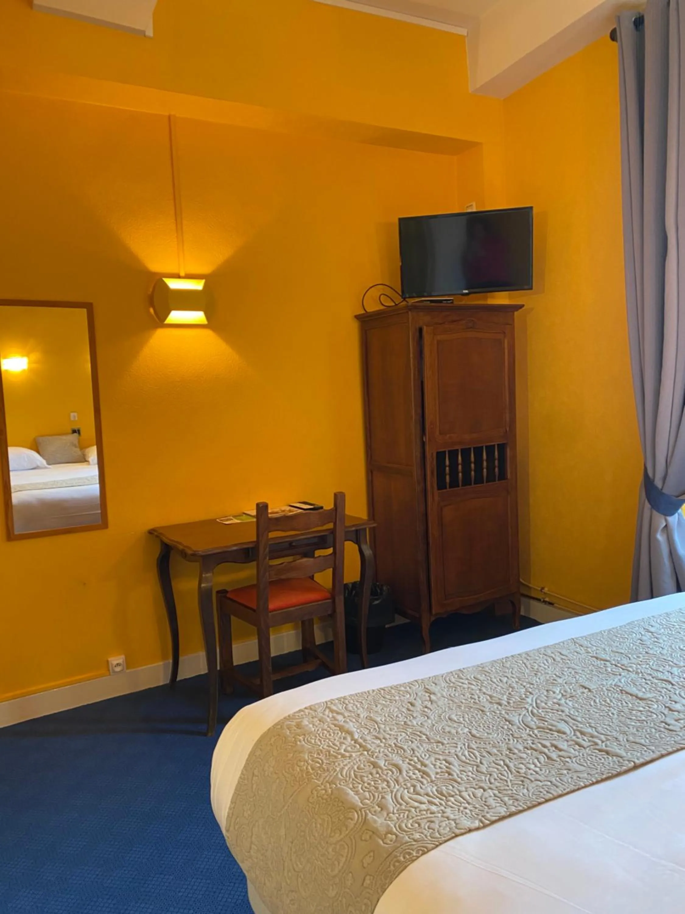 Bed in Hostellerie Du Chateau