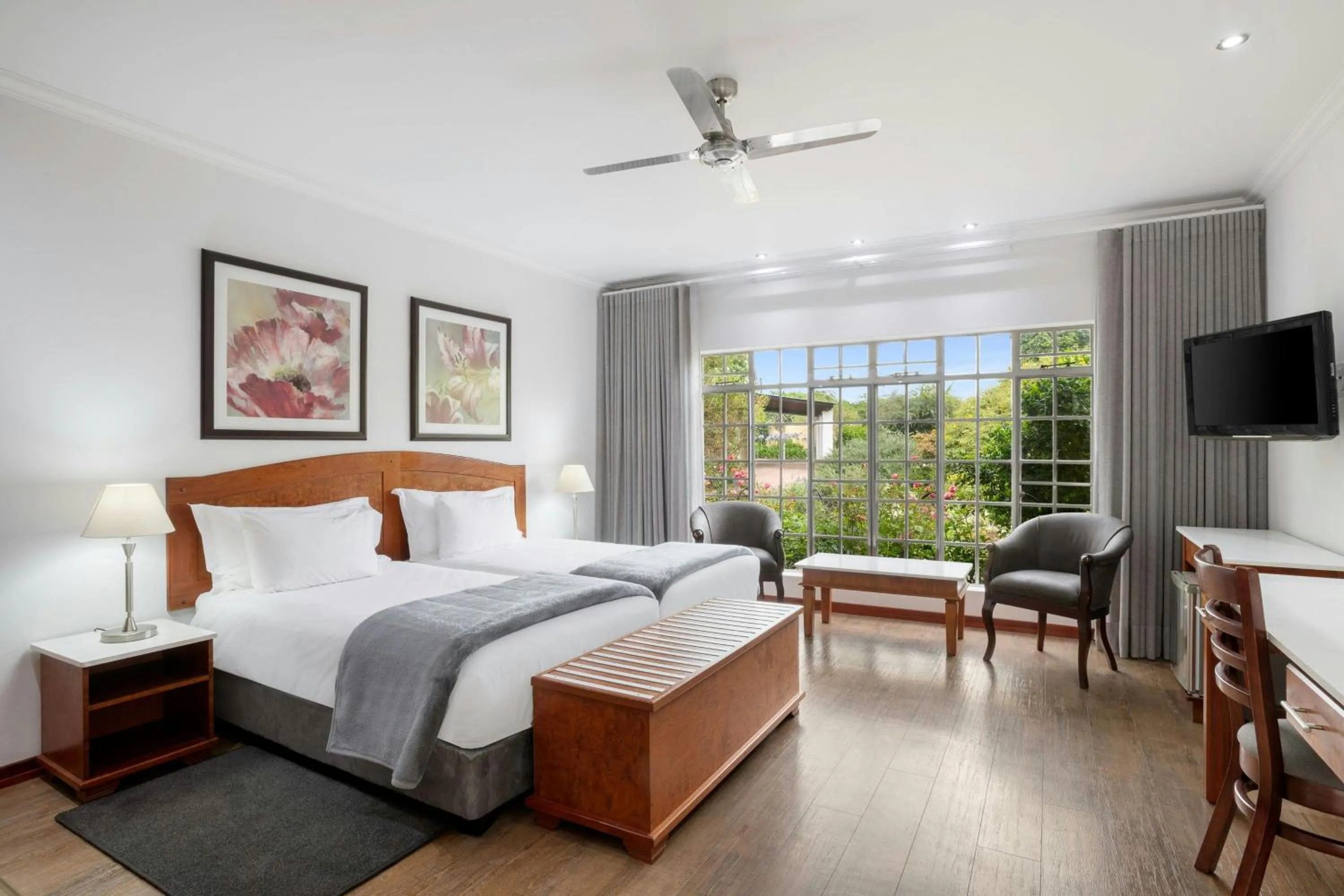 Photo of the whole room, Bed in Protea Hotel by Marriott Polokwane Ranch Resort