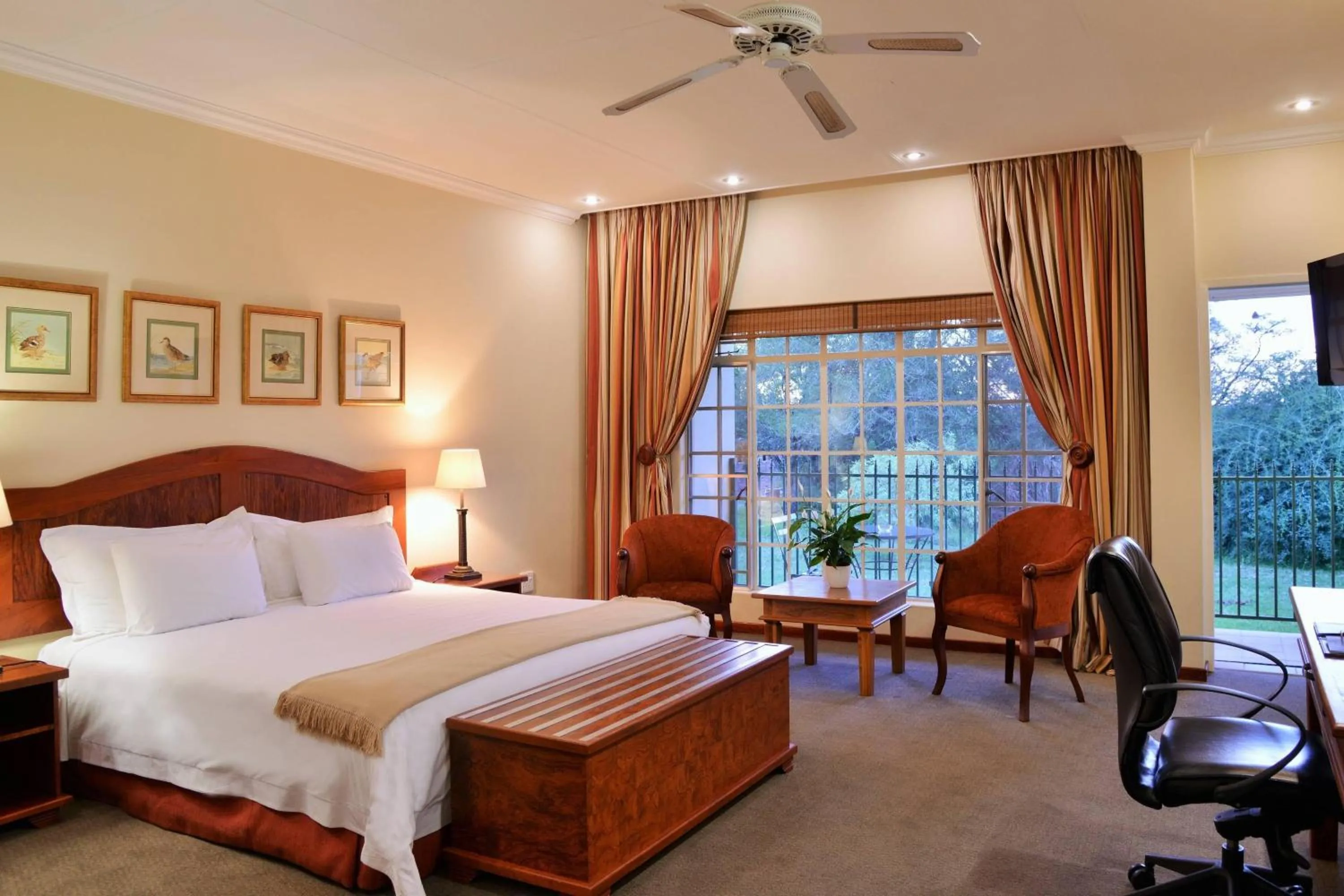 Living room, Bed in Protea Hotel by Marriott Polokwane Ranch Resort