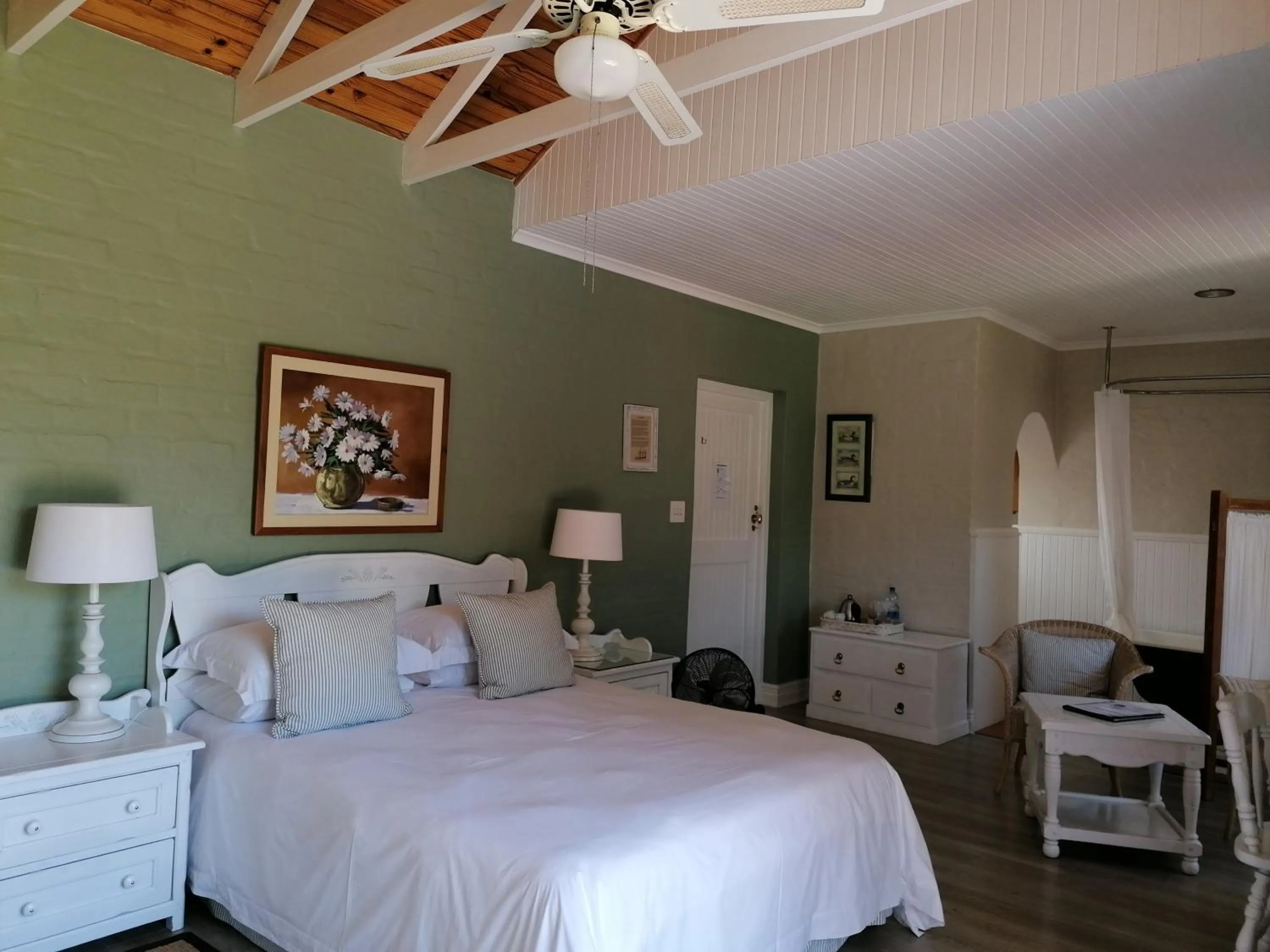 Bed in The Knysna Belle Guest House